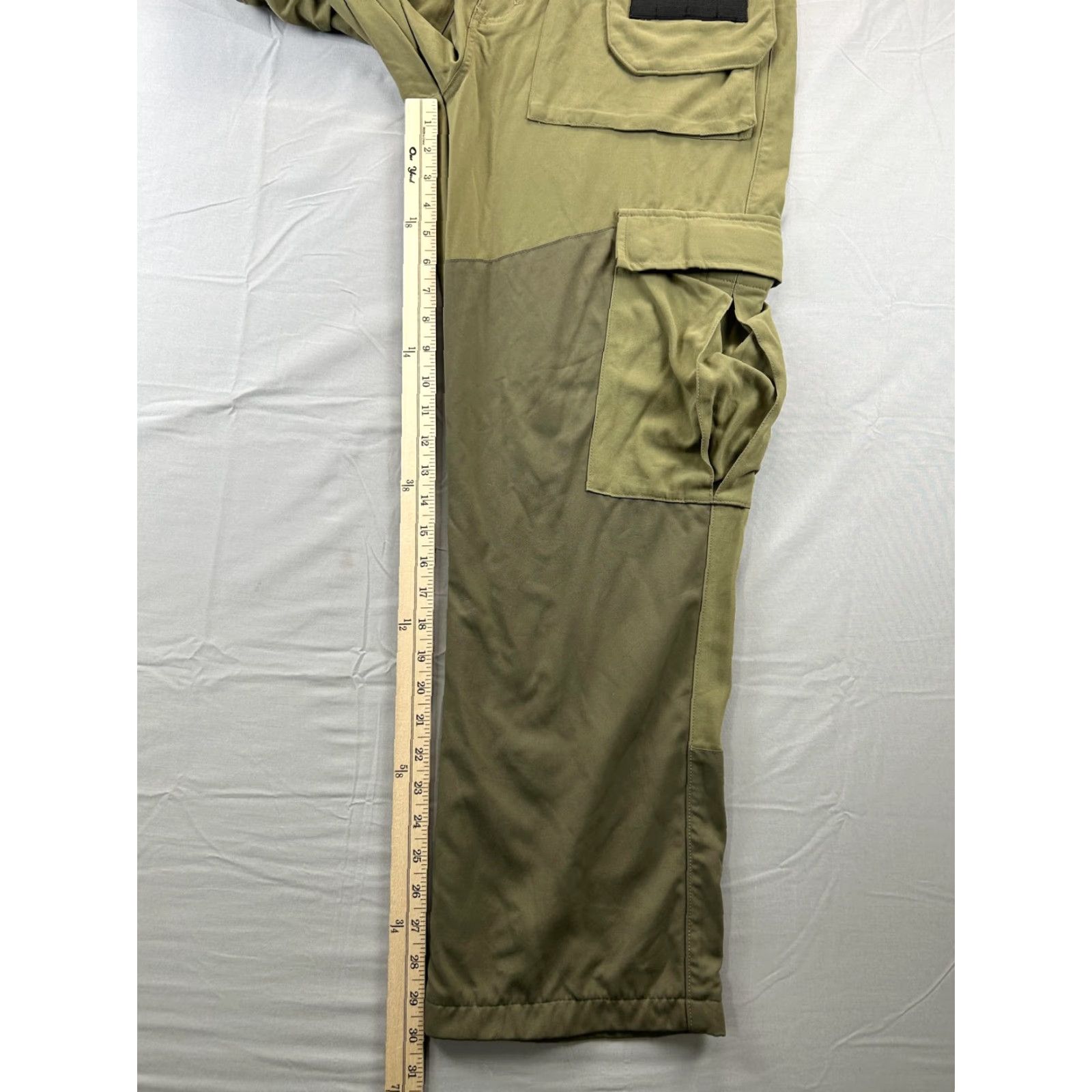 Vintage Cabela's Cargo Pants Mens 36X30 Green Workwear Outdoor Hunting Cargo Pocket Pants Mens Regular 36x30 Green Nylon Solid Front Zip Pockets Workwear Size US 36 / EU 52 - 4 Thumbnail