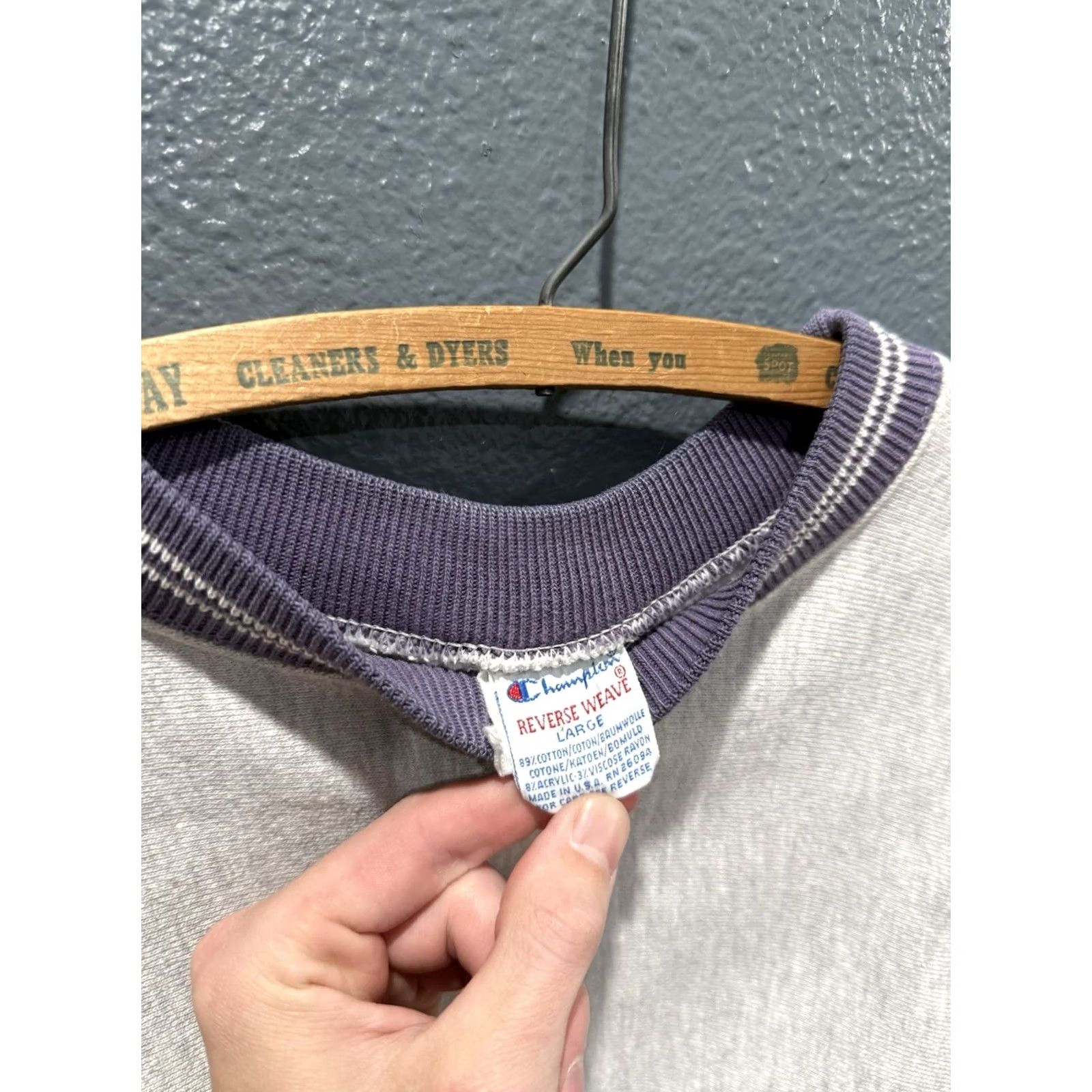 Champion VINTAGE Champion Reverse Weave Sweatshirt Large Gray Embroidered 90s Mens Size US L / EU 52-54 / 3 - 2 Thumbnail