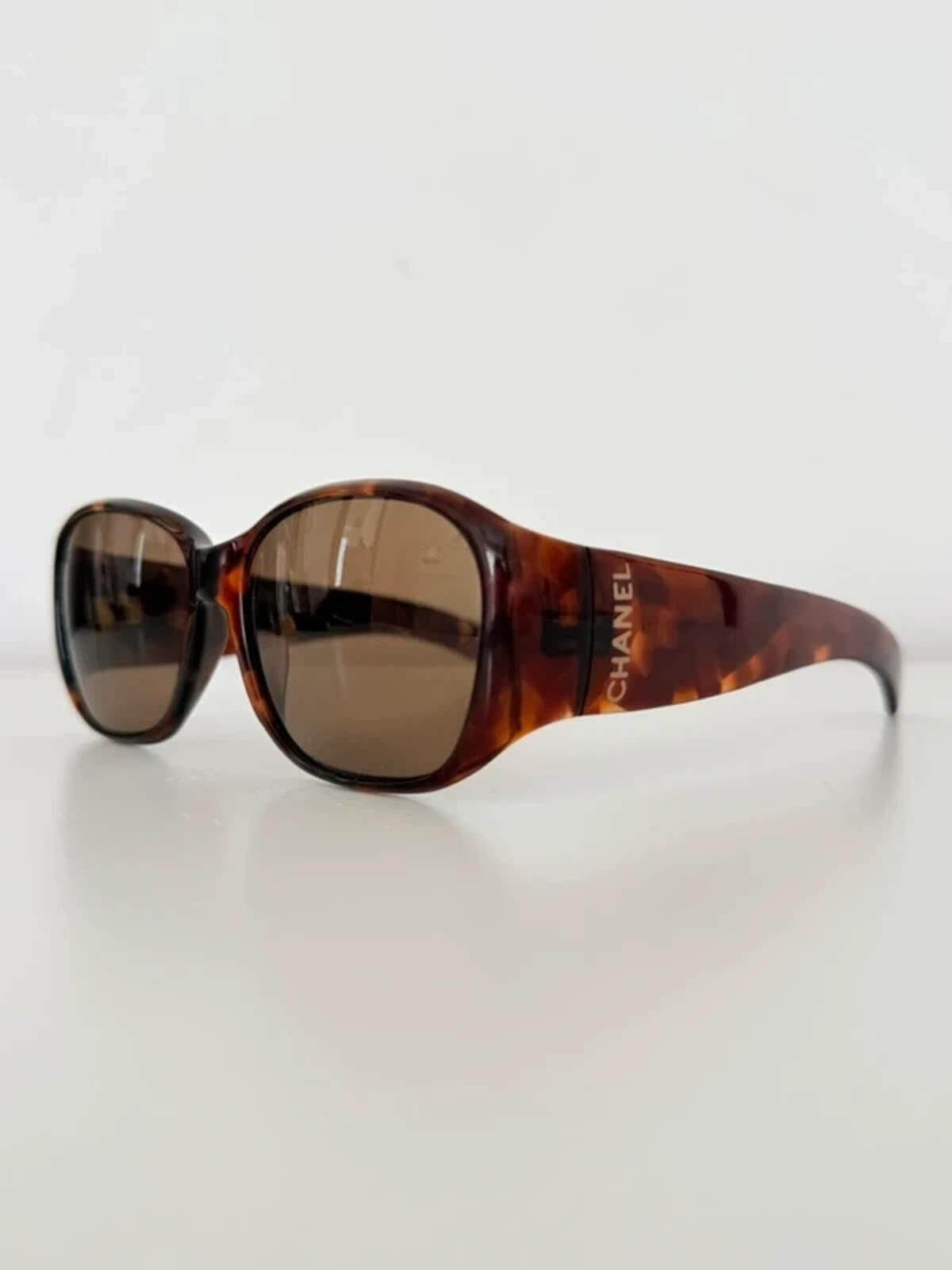 Chanel Chanel Oversized Tortoiseshell Sunglasses Size ONE SIZE - 2 Thumbnail