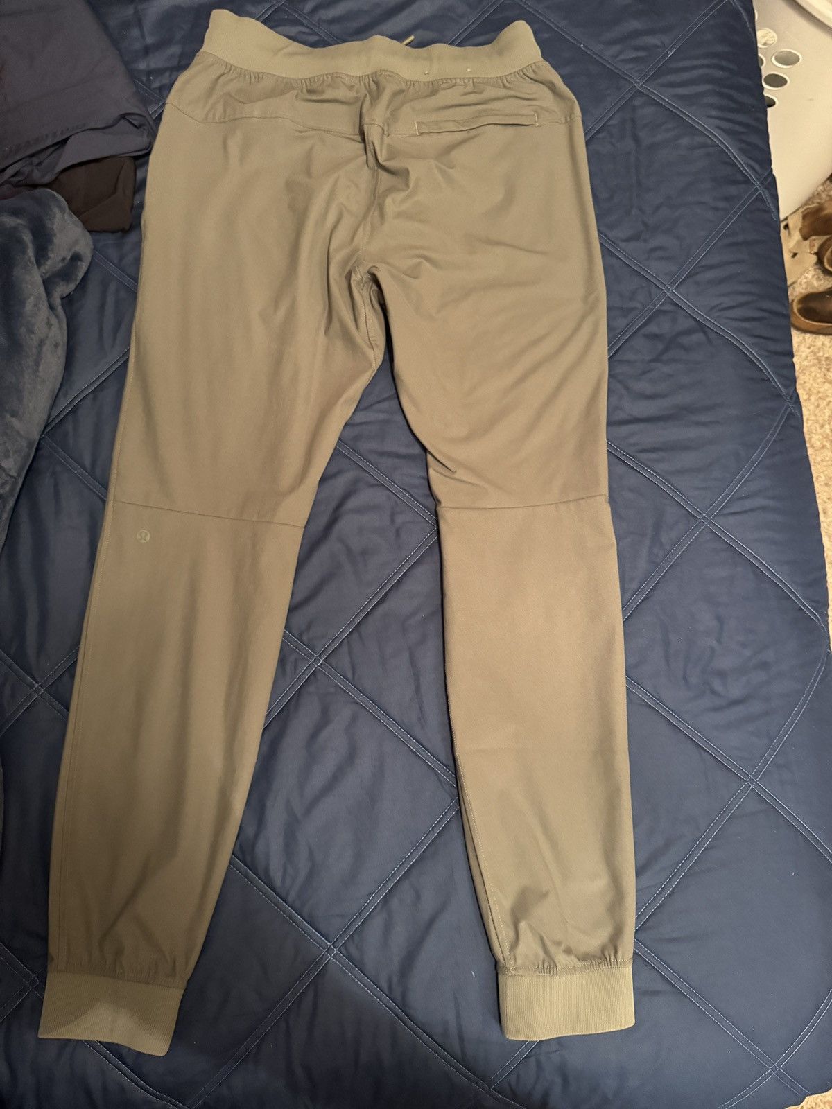 Lululemon Men’s Lululemon ABC jogger Regular Fit Size Medium Size US 32 / EU 48 - 3 Thumbnail
