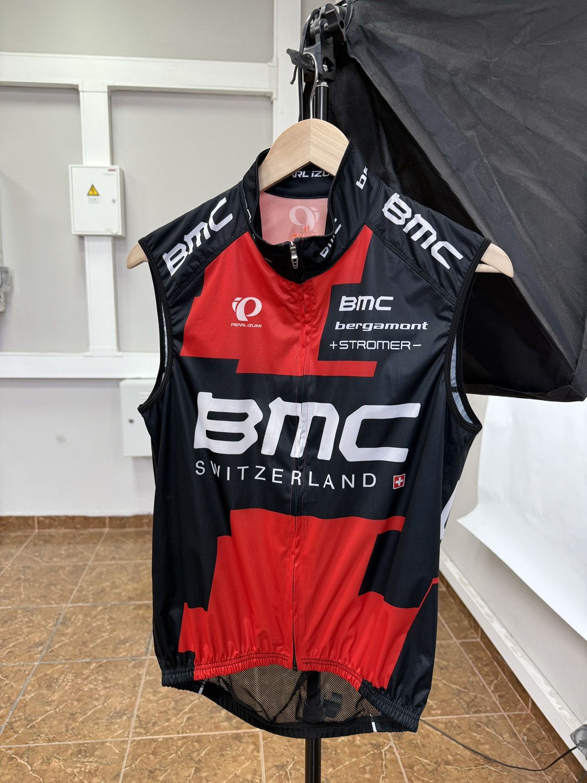 Motorola 🇨🇭 Pearl Izumi Switzerland BMC Bergamont Cycling Jersey Size US S / EU 44-46 / 1 - 1 Thumbnail
