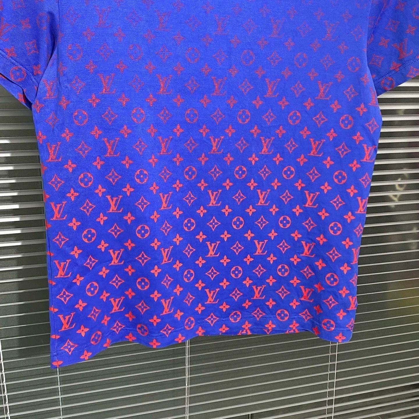 Louis Vuitton Louis Vuitton Gradient Monogram T-shirt S Size US S / EU 44-46 / 1 - 3 Thumbnail
