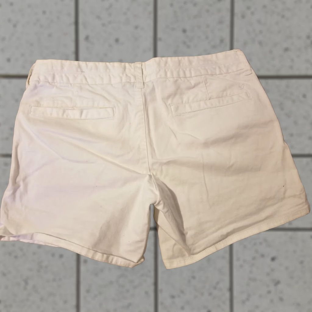 American Eagle Outfitters Womens American Eagle Outfitters Khaki Shorts 6 White Cotton Chino Size 28" / US 6 / IT 42 - 1 Thumbnail