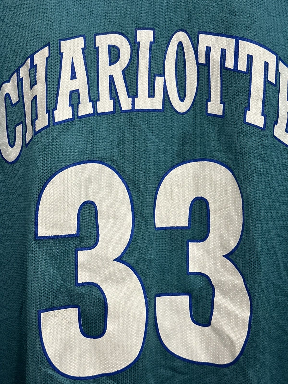 Champion VINTAGE CHAMPION ALONZO MOURNING CHARLOTTE HORNETS JERSEY 48 Size US XL / EU 56 / 4 - 3 Thumbnail