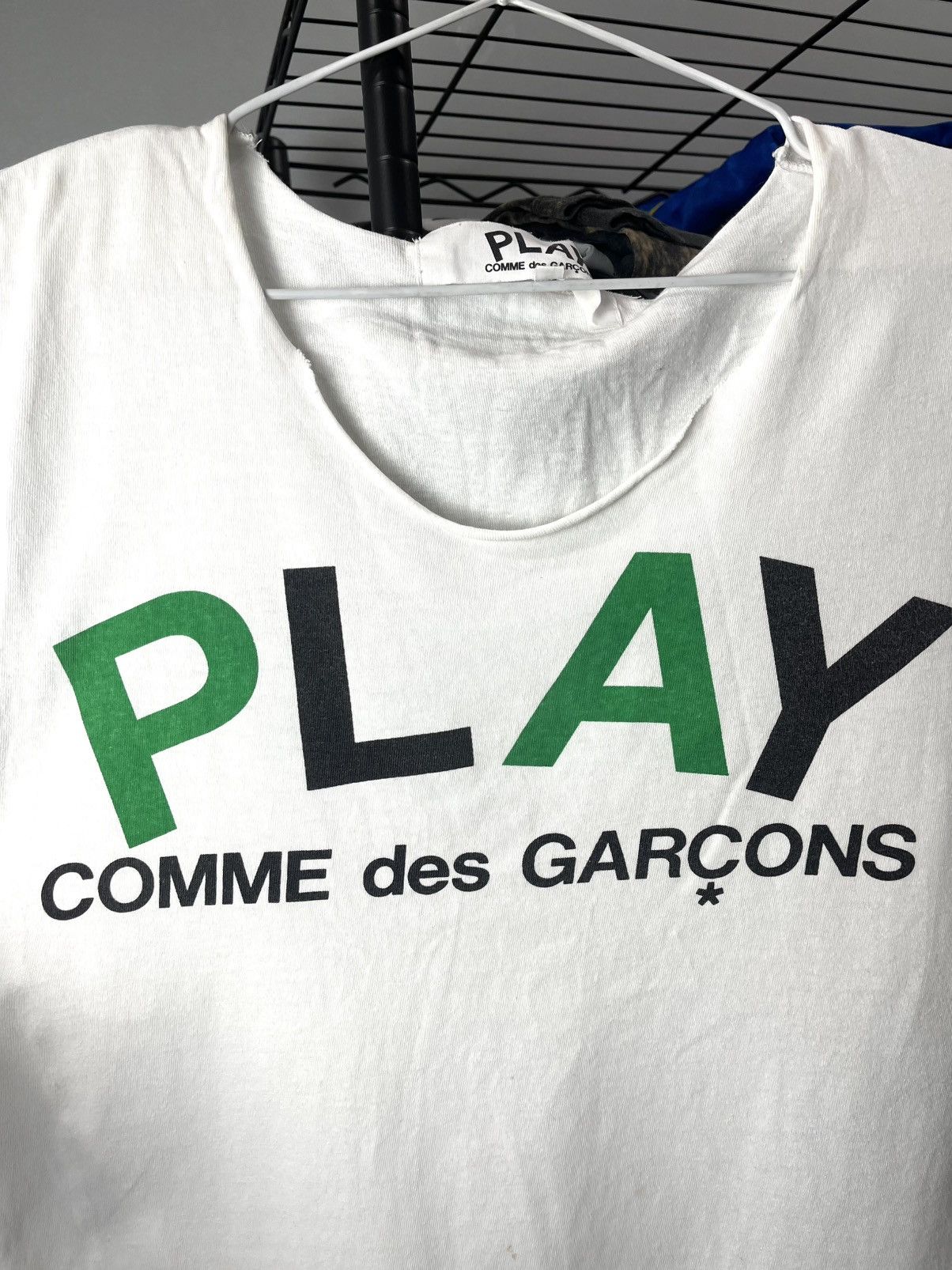 Hypebeast Vintage Comme Des Garcons Play Archive Sleeveles T shirt Size US S / EU 44-46 / 1 - 2 Thumbnail