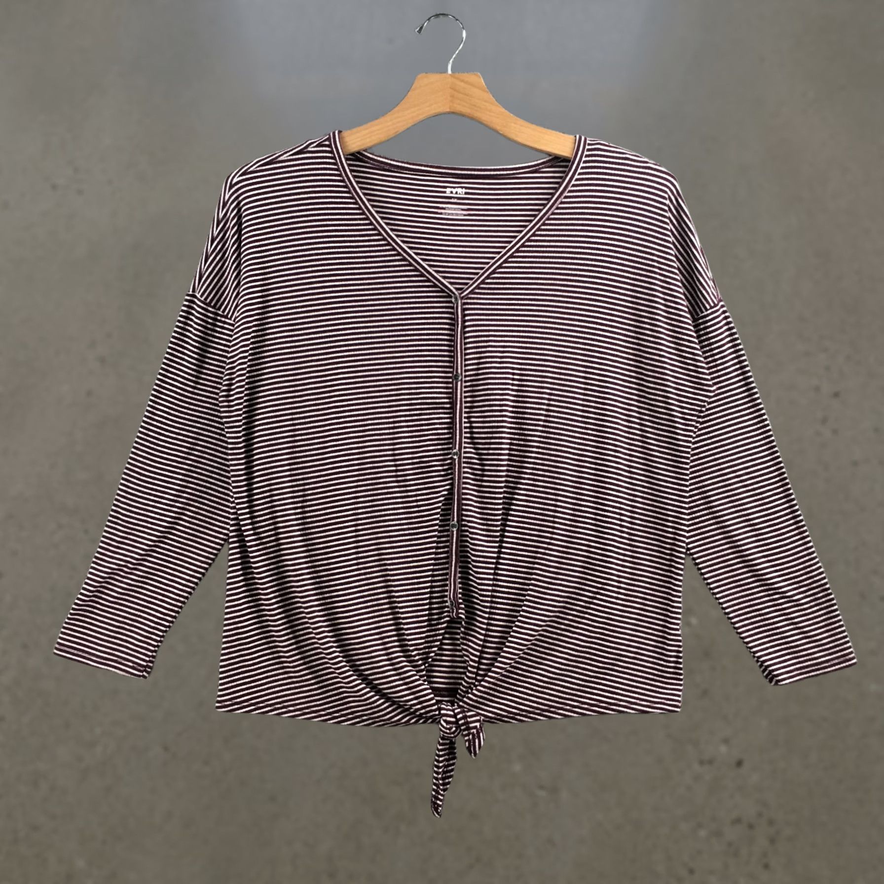 Vintage Evri Button Up Tee Casual Top Womens 1X Burgundy Striped Tie Front Long Sleeve Shirt Ladies 1X Red Size XL / US 12-14 / IT 48-50 - 1 Thumbnail