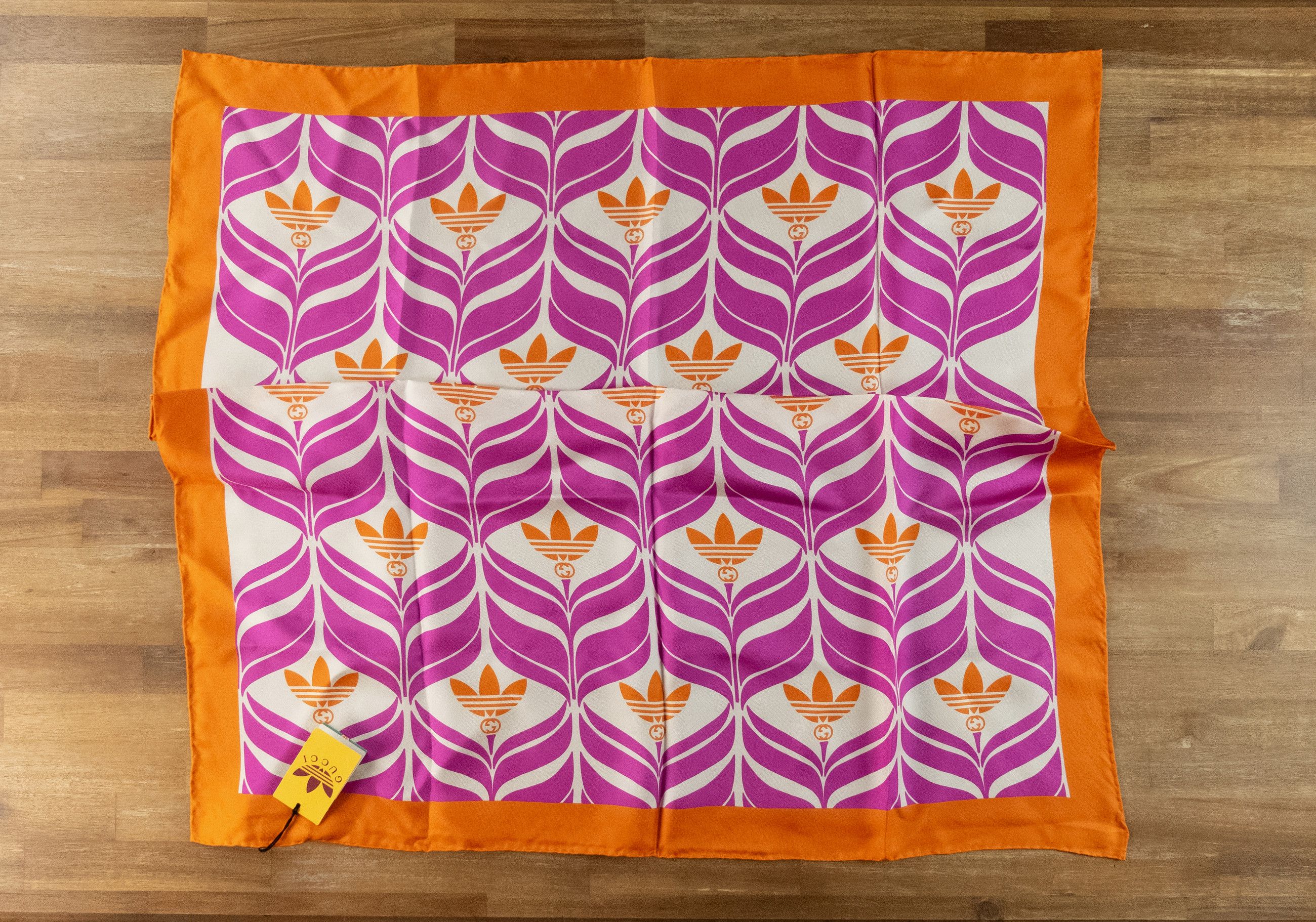 Adidas × Gucci GUCCI X ADIDAS pink orange logo print silk square scarf Size ONE SIZE - 2 Thumbnail