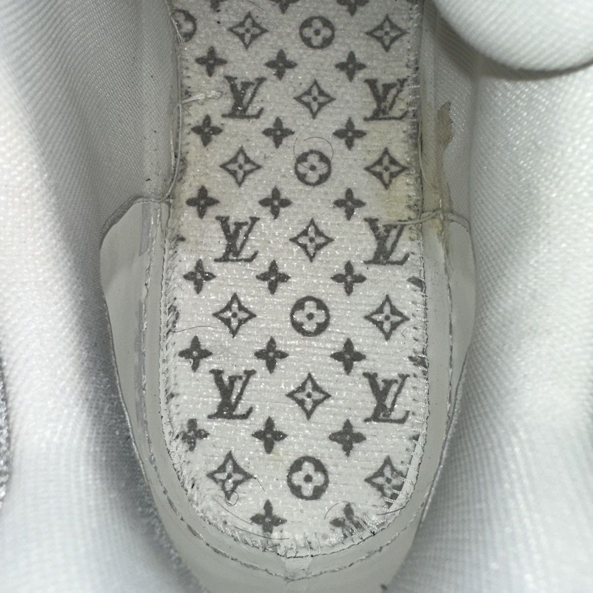 Louis Vuitton Louis Vuitton Trainer Black White Low Tops Size US 11 / EU 44 - 13 Thumbnail