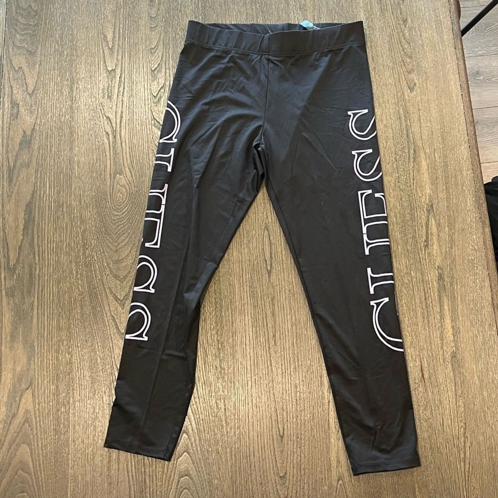 Guess NWOT Guess Black Cropped Capri Leggings Logo Print Size L Size 31" - 1 Thumbnail