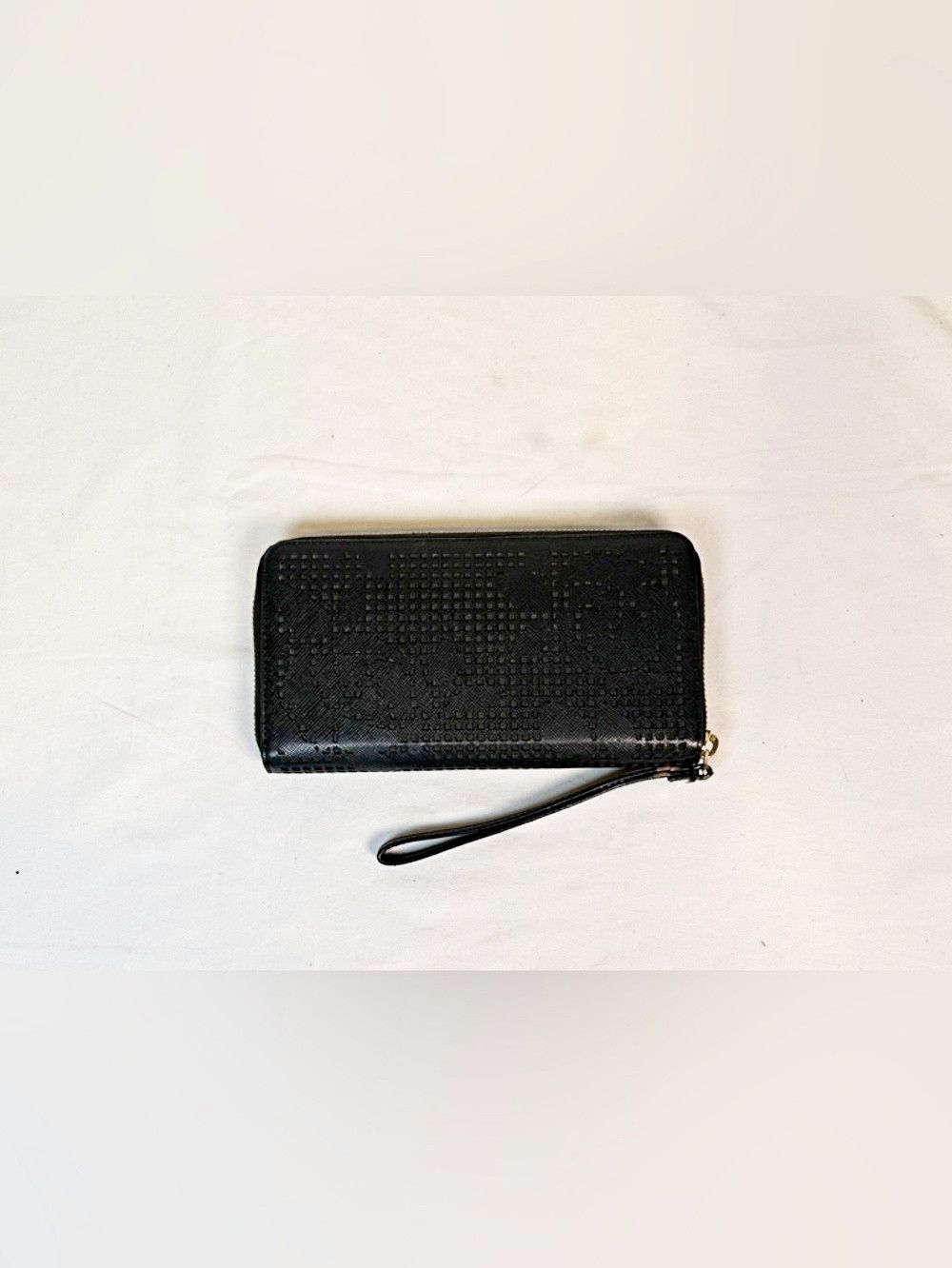 Kate Spade Kate Spade New York Black Roses Perforated Wristlet Wallet Size ONE SIZE - 4 Thumbnail