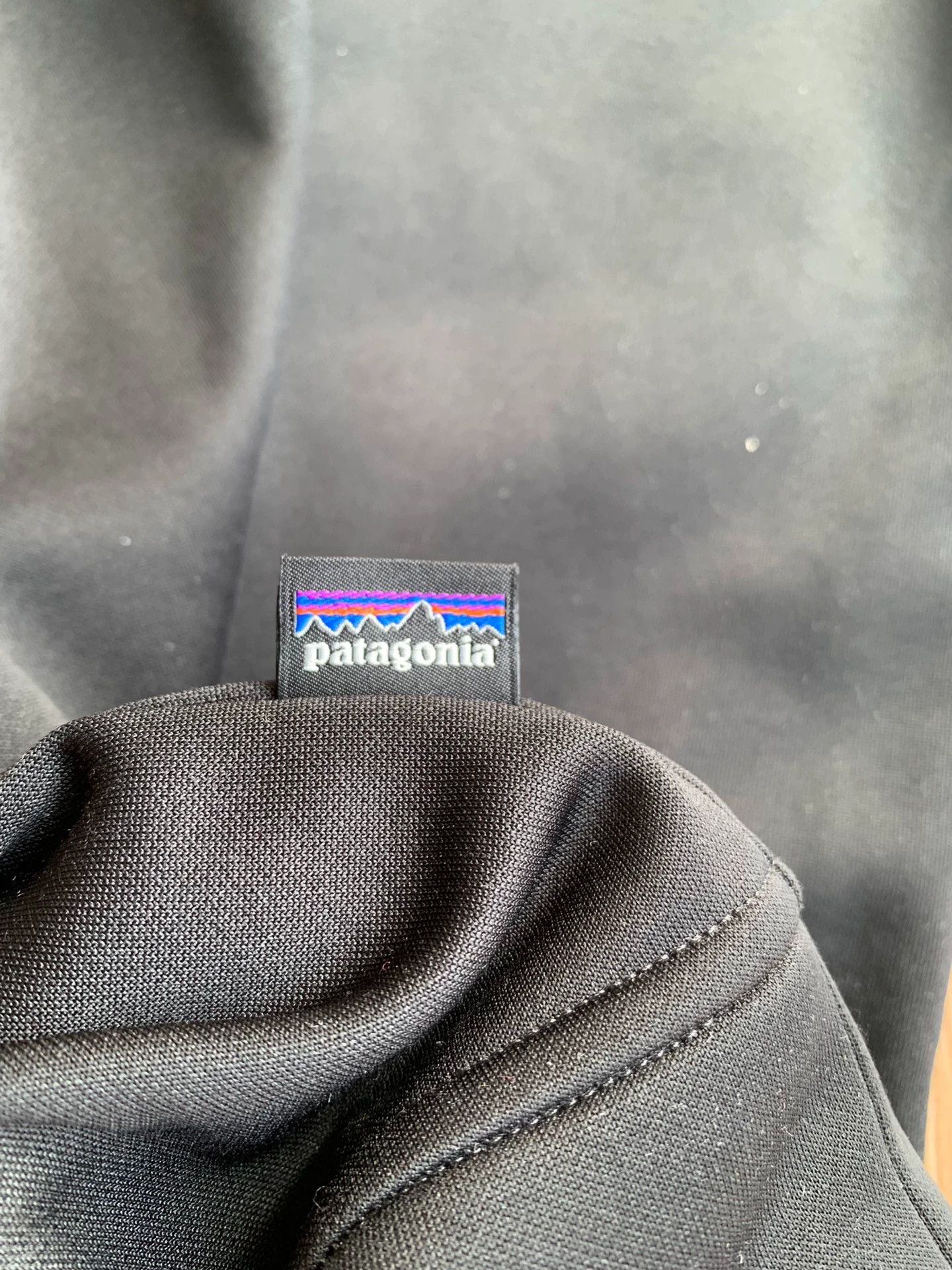 Patagonia PATAGONIA Golden Fish Men's Black Fleece Hoodie L Size US L / EU 52-54 / 3 - 3 Thumbnail