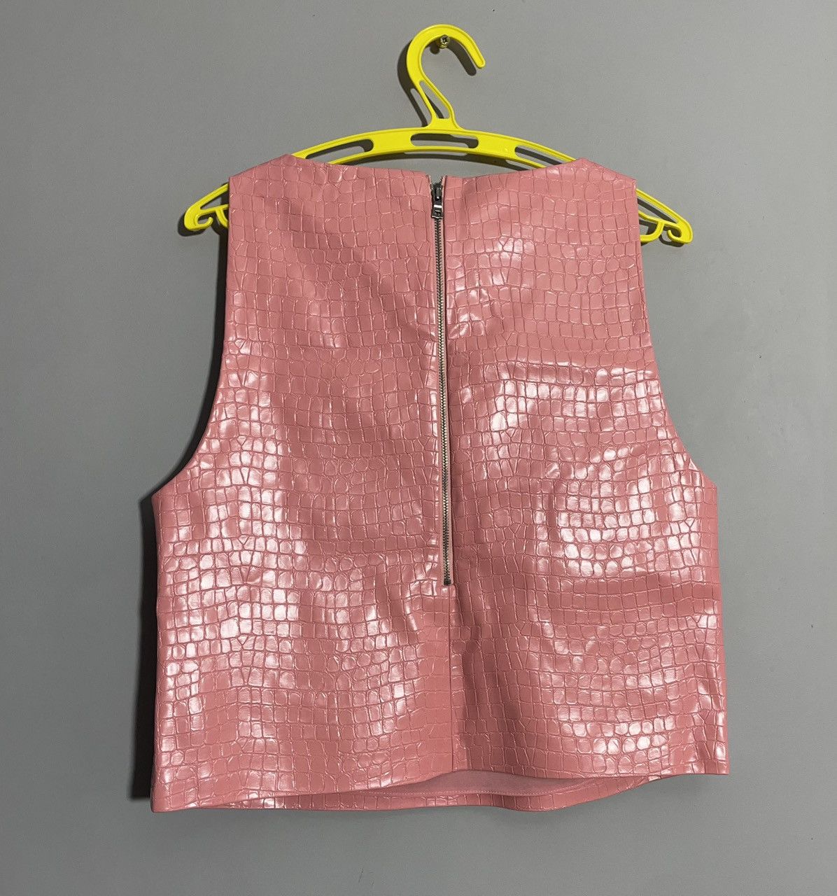 Alice + Olivia Alice+Olivia Faux Leather Vest size 8 Size S / US 4 / IT 40 - 6 Thumbnail