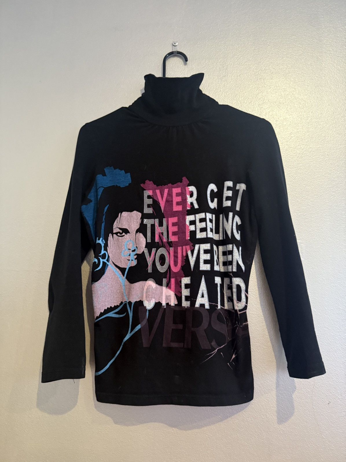 Versace "EVER GET THE FEELING UVE BEEN CHEATED" - Versus Versace top Size XS / US 0-2 / IT 36-38 - 1 Thumbnail
