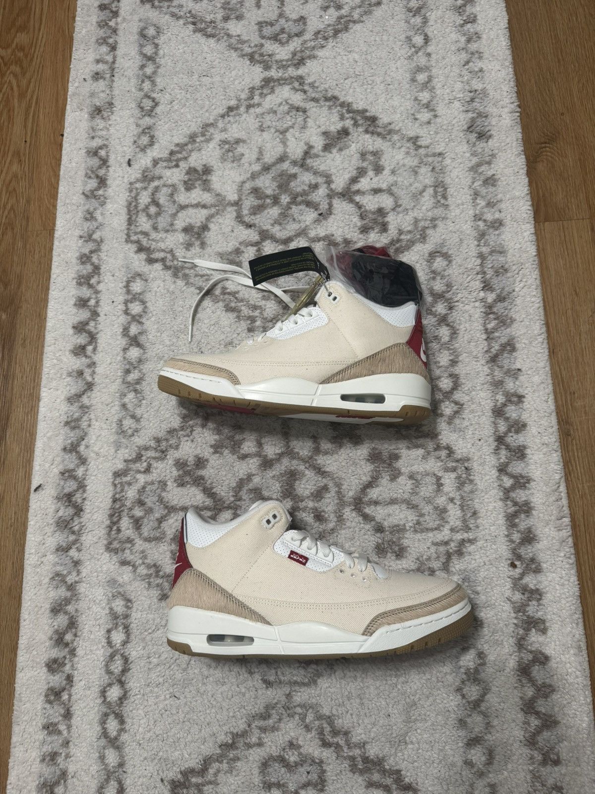 Jordan Brand × Levi's Levi’s x Air Jordan 3 Retro (Lunar New Year) Size US 10.5 / EU 43-44 - 2 Thumbnail