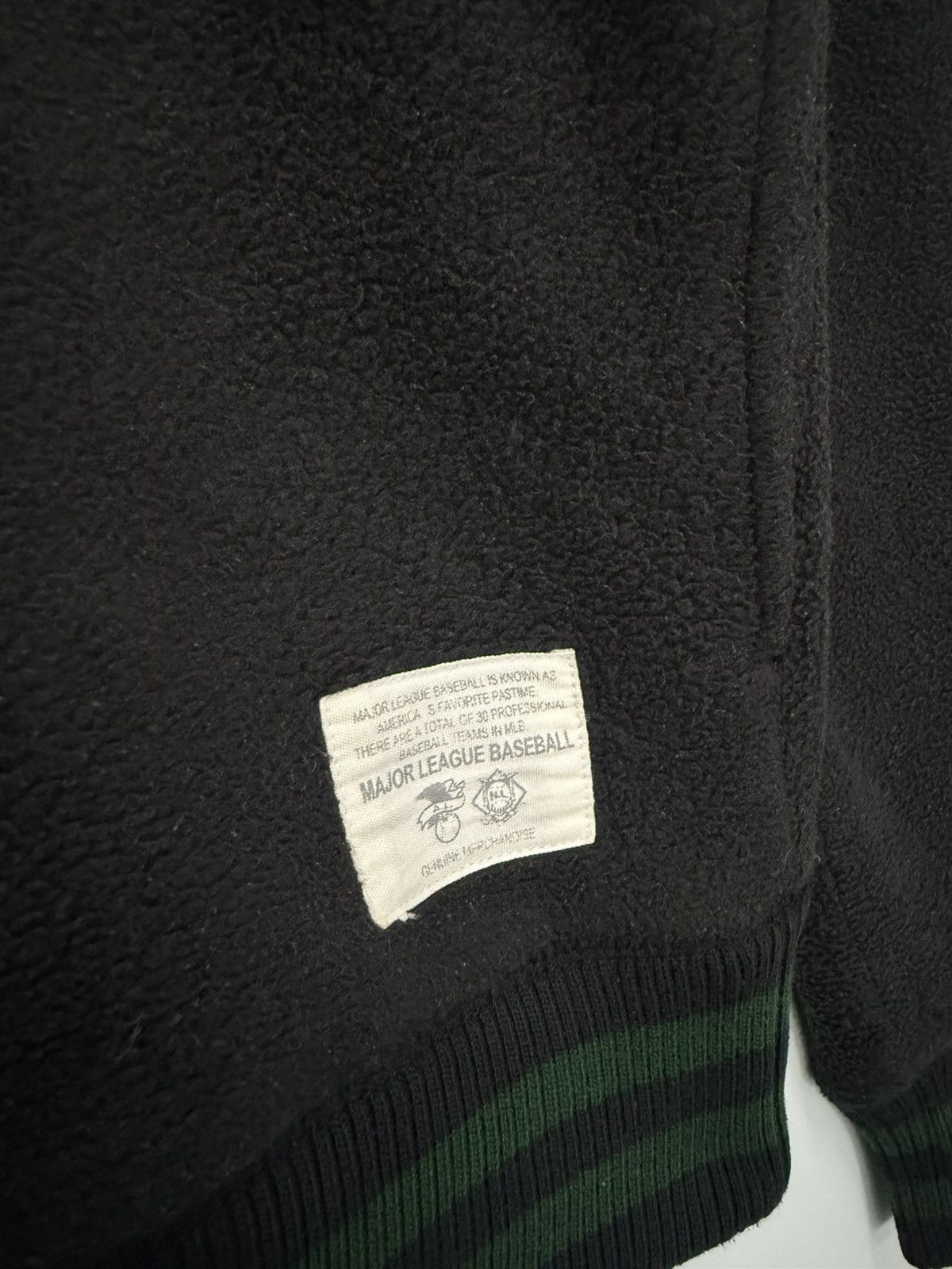 MLB 🔥 UNIQLO X MLB OAKLAND ATHLETIC 2003 FLEECE PULLOVER - M Size M / US 6-8 / IT 42-44 - 5 Thumbnail