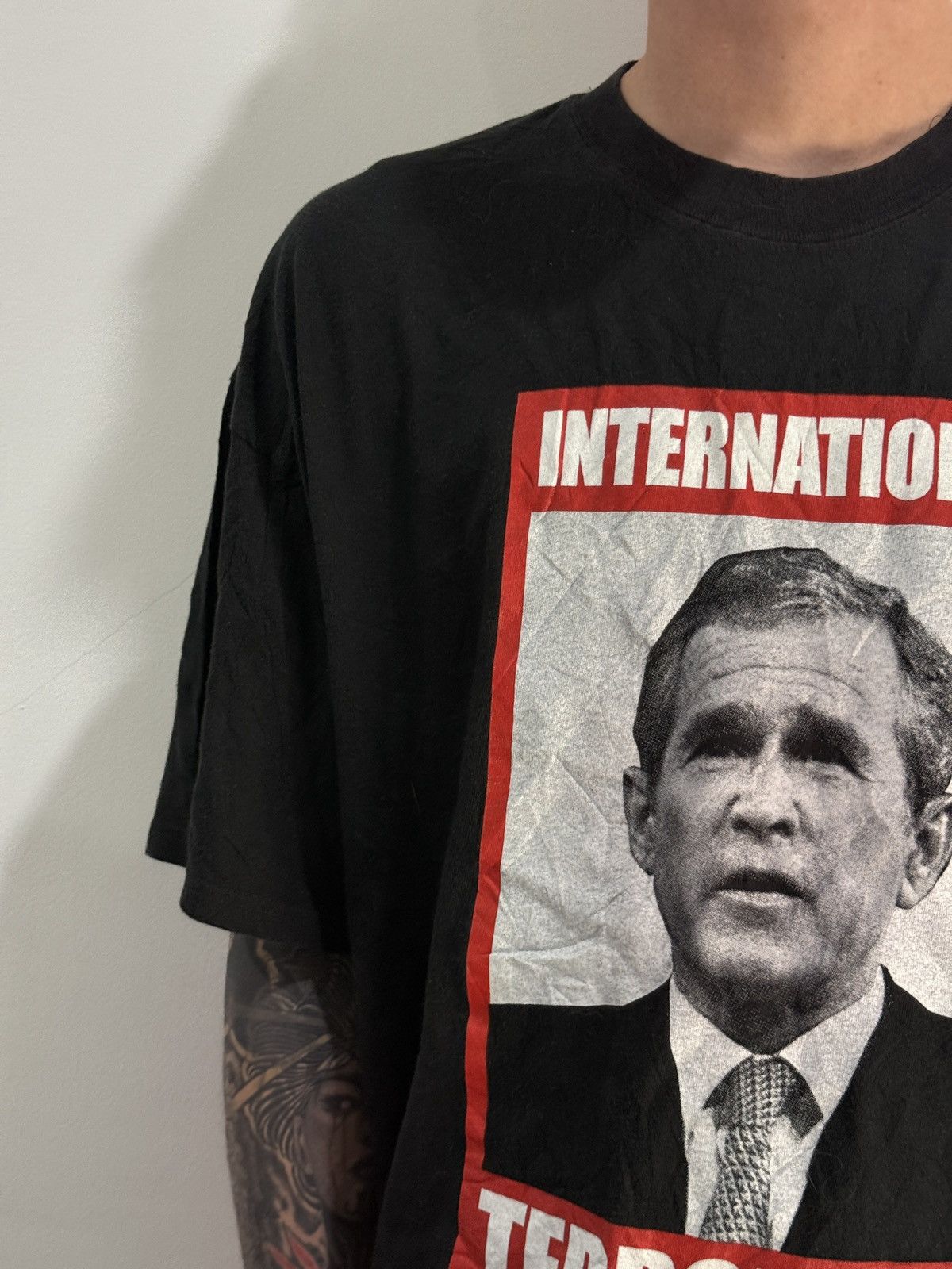 Vintage Vintage 2000’ George Bush International Terrorist Tshirt Size US XL / EU 56 / 4 - 3 Thumbnail