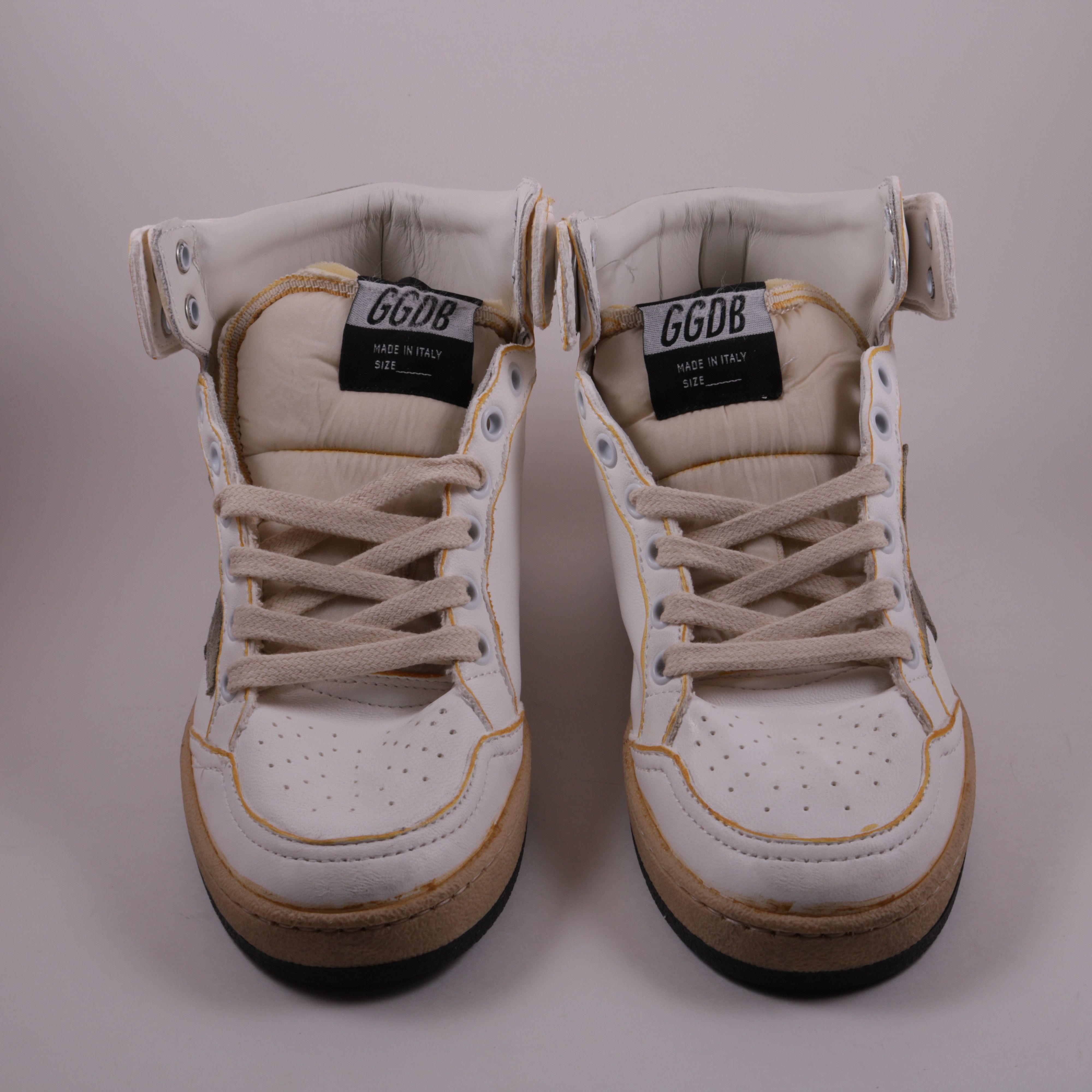 Golden Goose Golden Goose Deluxe Brand Sky Star Sneakers 35 5 Size US 5 / IT 35 - 2 Thumbnail