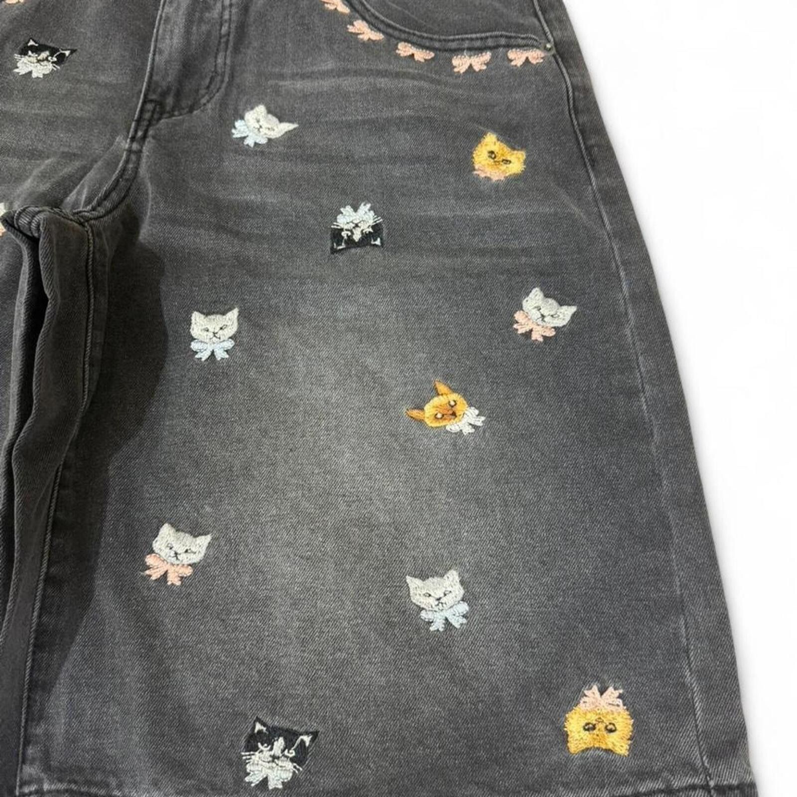 True Religion Black denim shorts with embroidered cat design Size 34" / US 12 / IT 48 - 6 Thumbnail