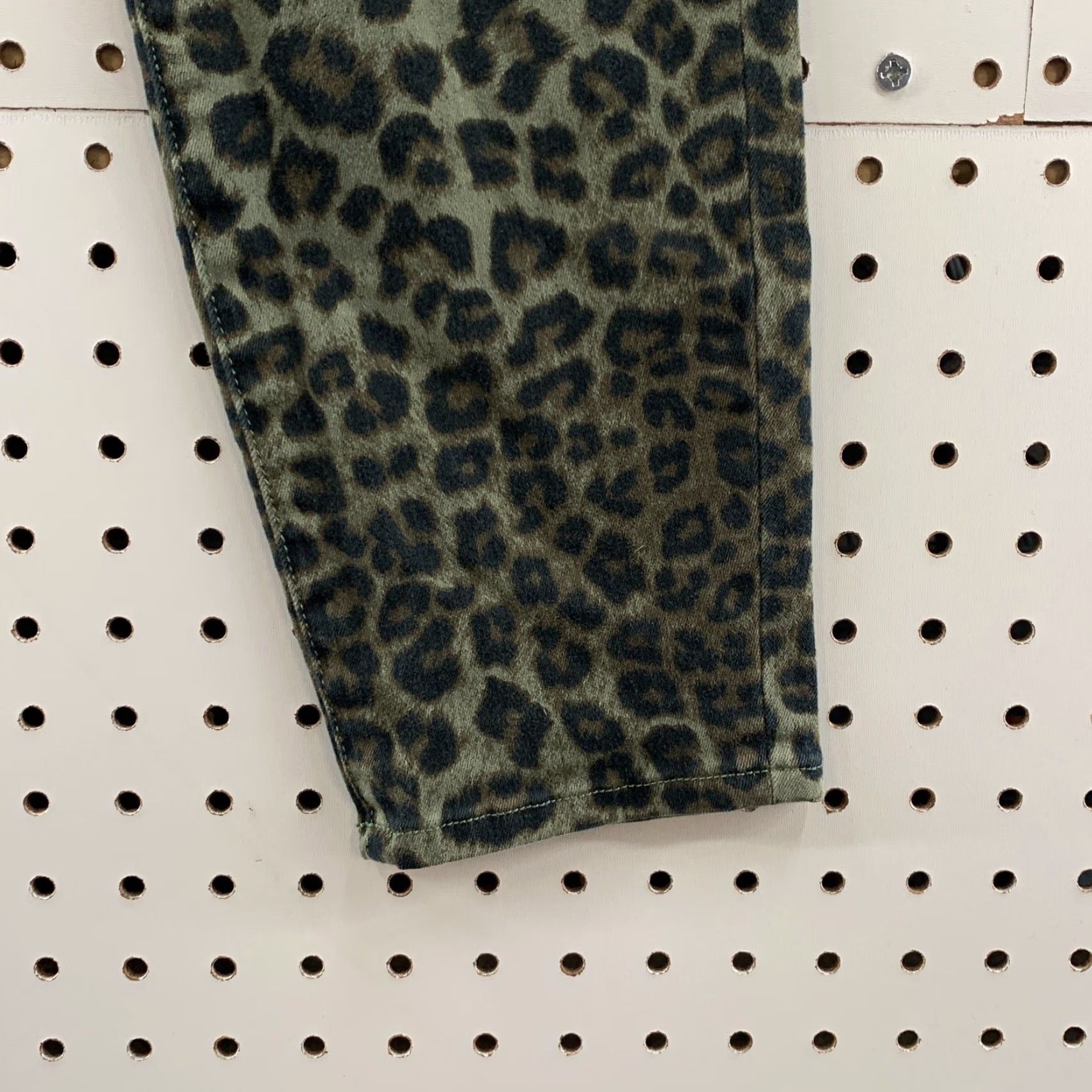 Good American Good American Sage Leopard Goodlegs Crop Skinny Jeans SZ 14 29x27.5 Size 29" - 6 Thumbnail