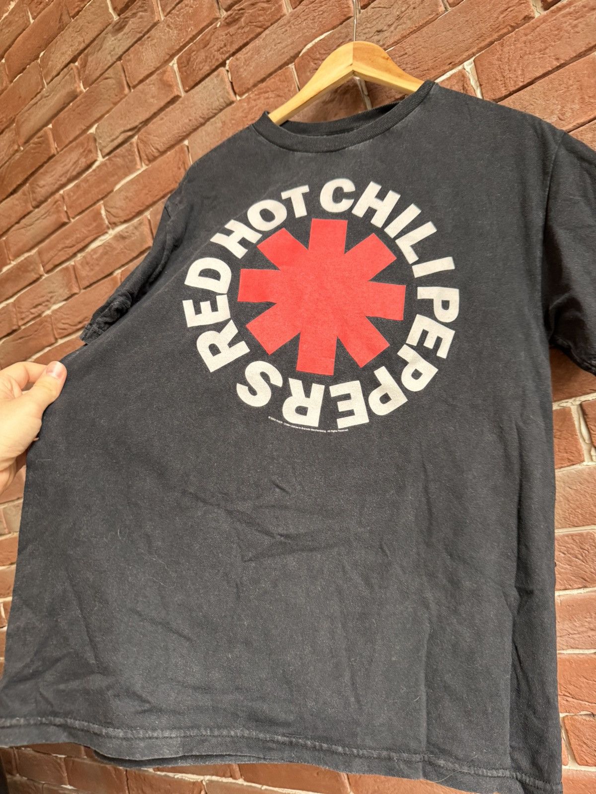Band Tees 00s Red Hot Chilli Peppers I’m with you M Rock Band Tour Tee Size US M / EU 48-50 / 2 - 4 Thumbnail