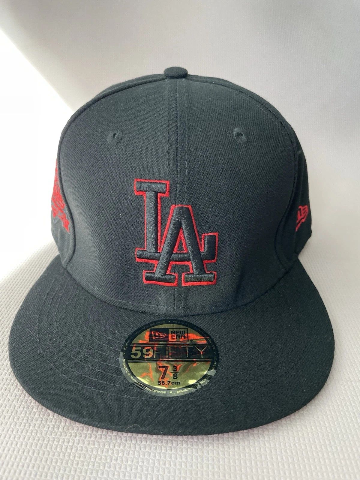 New Era LA Dodgers 24 WS Champs Fitted Hat Black Red Outline/UV 71/2 Size ONE SIZE - 2 Thumbnail