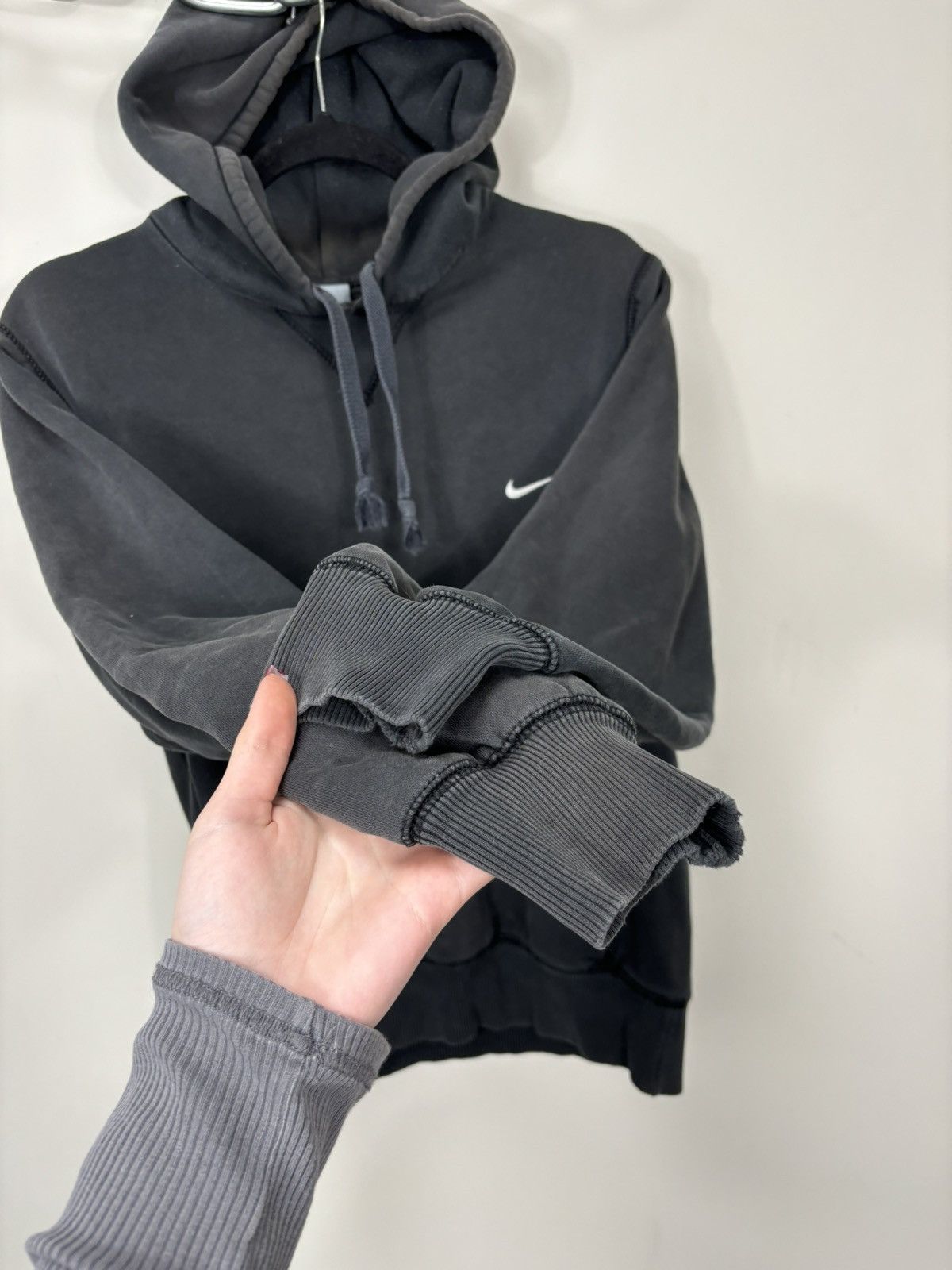 Nike Vintage Nike Sun Faded Y2K Hype Black Hoodie Size US S / EU 44-46 / 1 - 4 Thumbnail