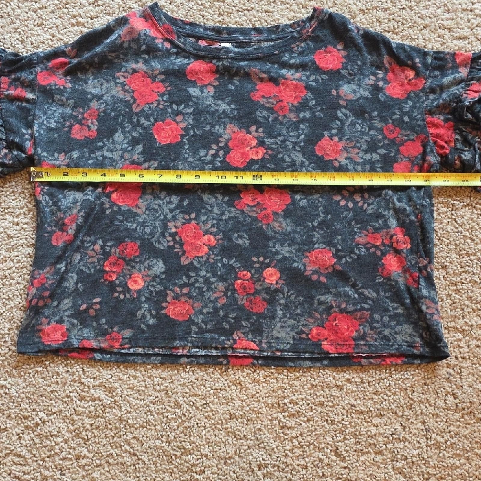 Steve Madden Mudd Distressed Floral Crop Top Ruffle Sleeve Grunge Y2K Tee Size L / US 10 / IT 46 - 5 Thumbnail