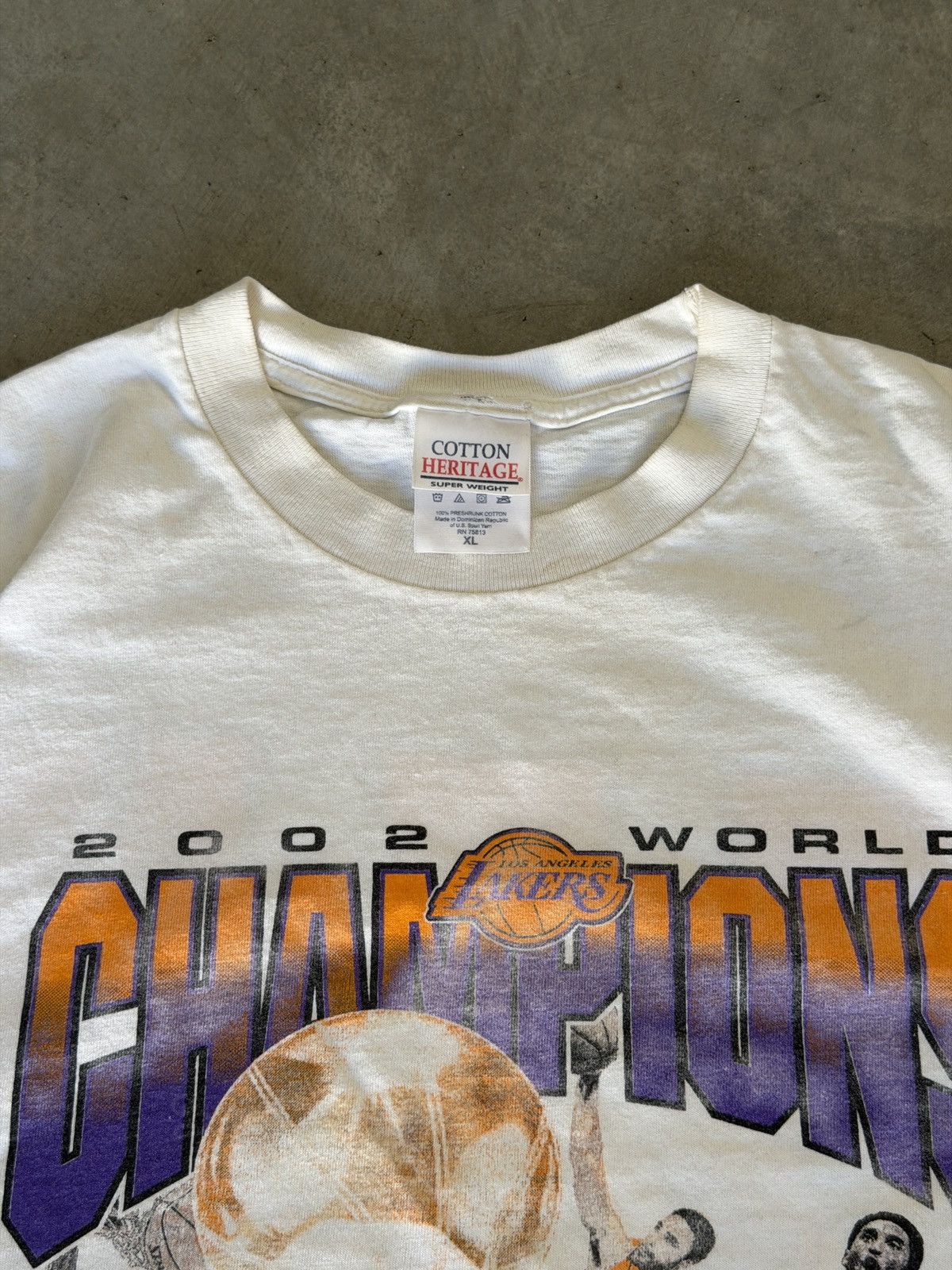 Vintage 2002 Lakers world champion tee Size US XL / EU 56 / 4 - 3 Thumbnail