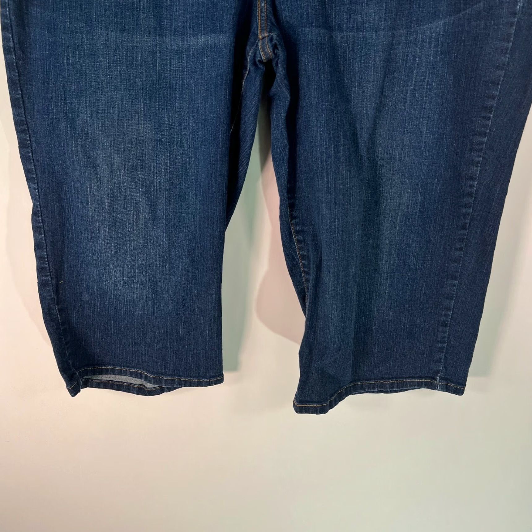 Levi's Levi's Womens Capri Jeans Denim Blue Regular Size 24 5-Pocket Belts Loops Belt Loops Pockets Capri Style Size 30" / US 8 / IT 44 - 5 Thumbnail