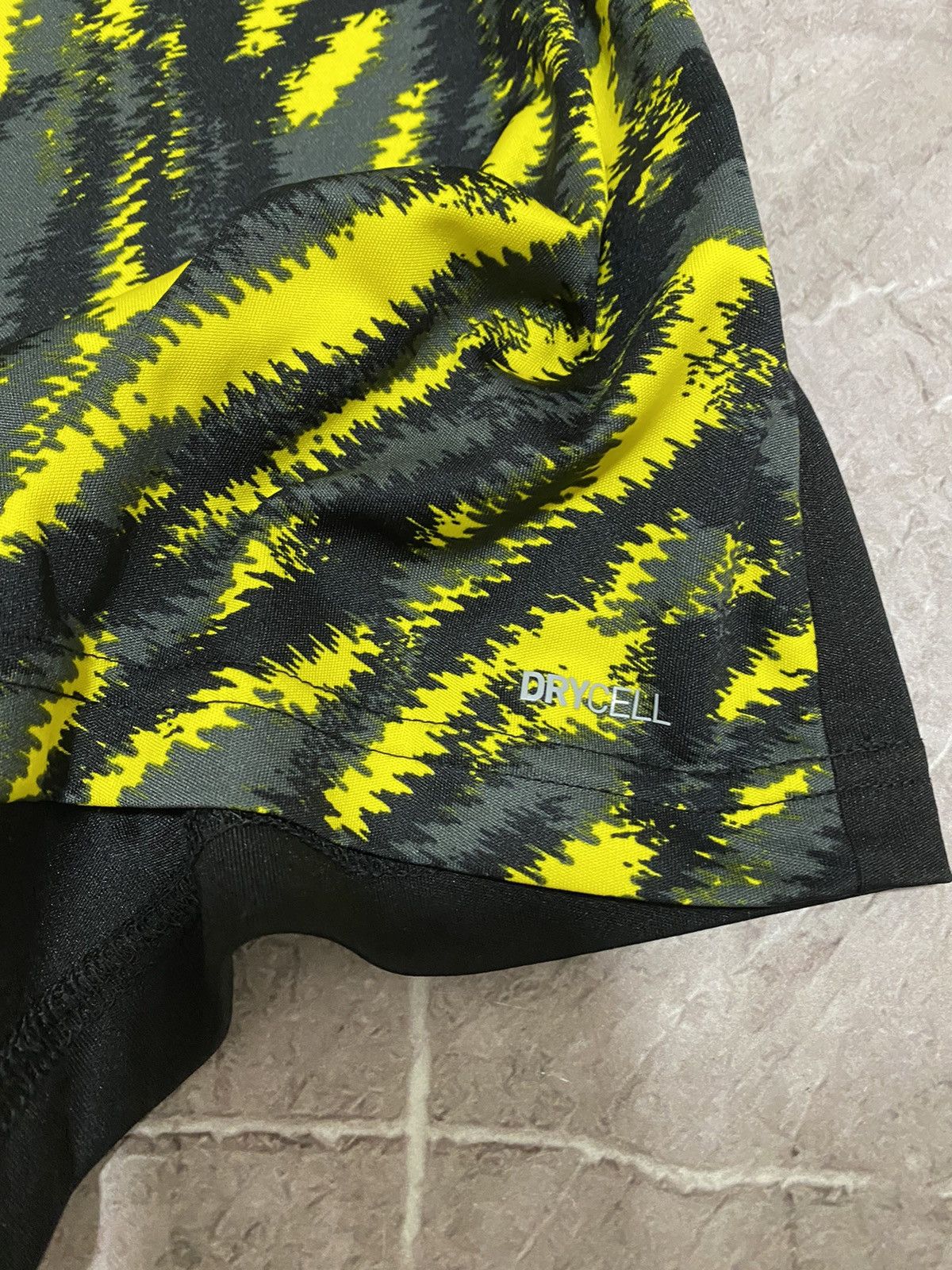 Puma Puma BVB Borussia Dortmund 2020 Training Soccer Jersey Y2K Size US L / EU 52-54 / 3 - 8 Thumbnail
