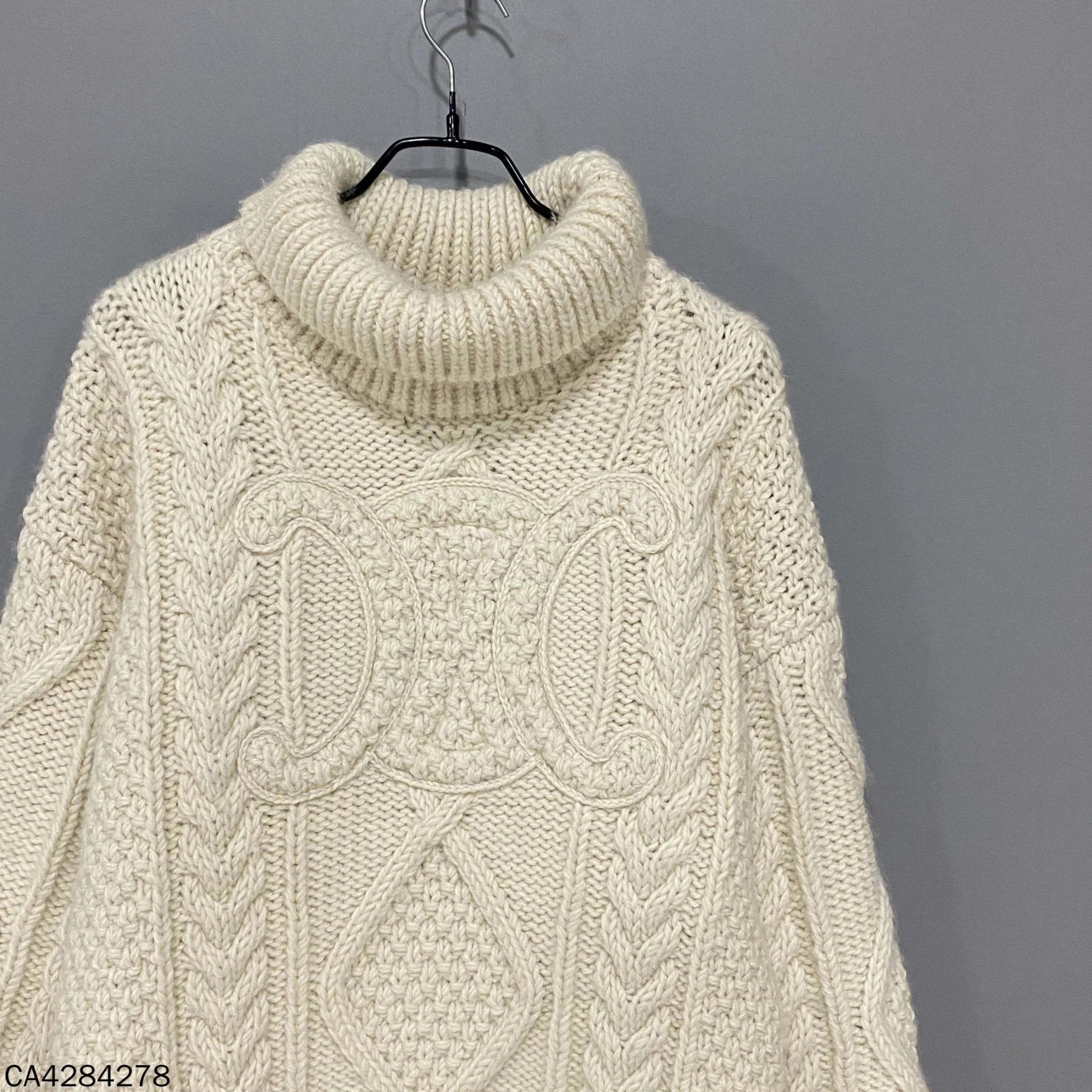 Celine Celine 24ss Triomphe Logo Knit Sweater M Size M / US 6-8 / IT 42-44 - 1 Thumbnail