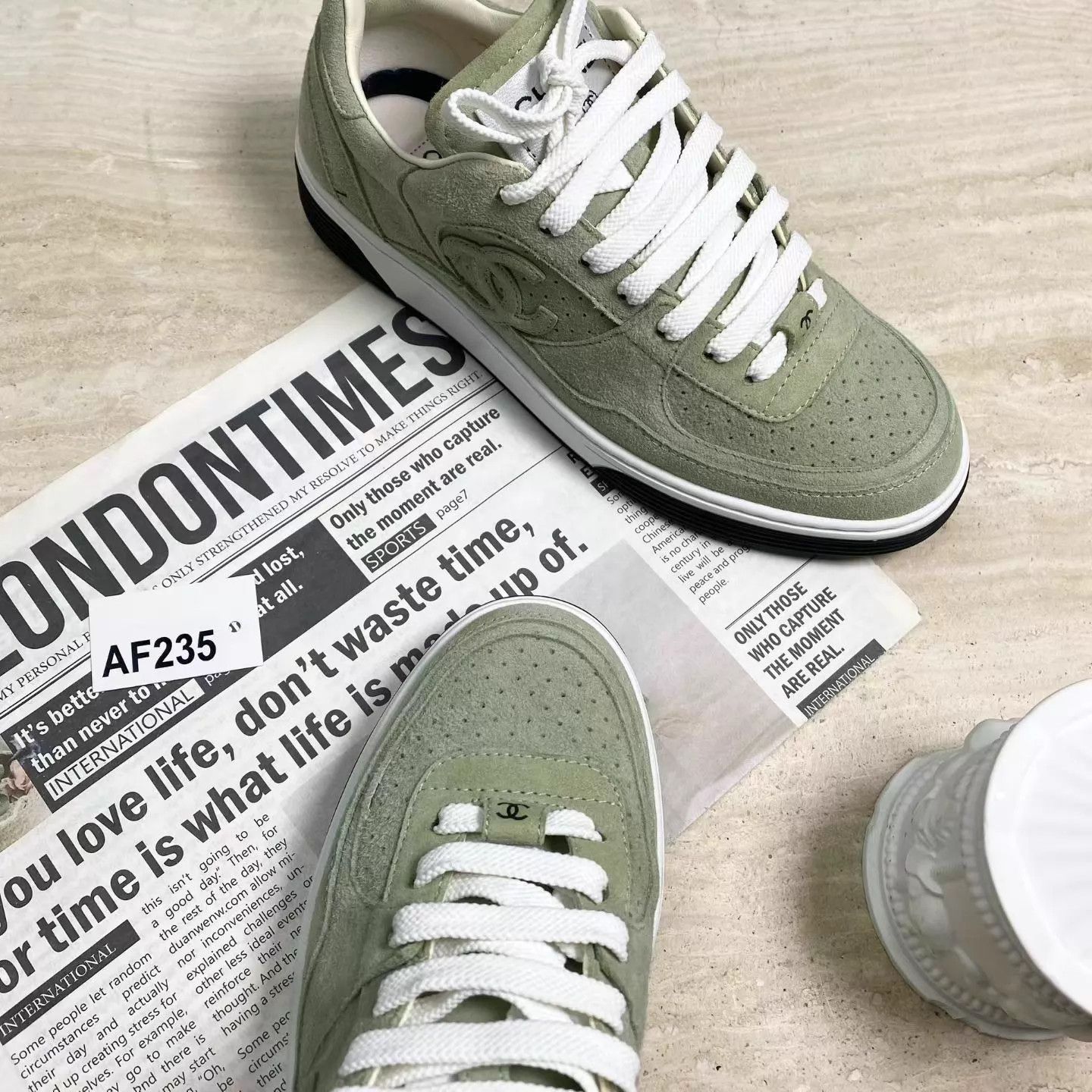 Chanel CHANEL 23A Green Suede CC Sneaker 36.5 99 Size US 6 / IT 36 - 3 Thumbnail