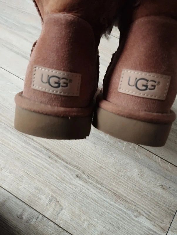 Ugg UGG Mini Bailey Button II size 38 boots winter Size US 7 / IT 37 - 9 Thumbnail