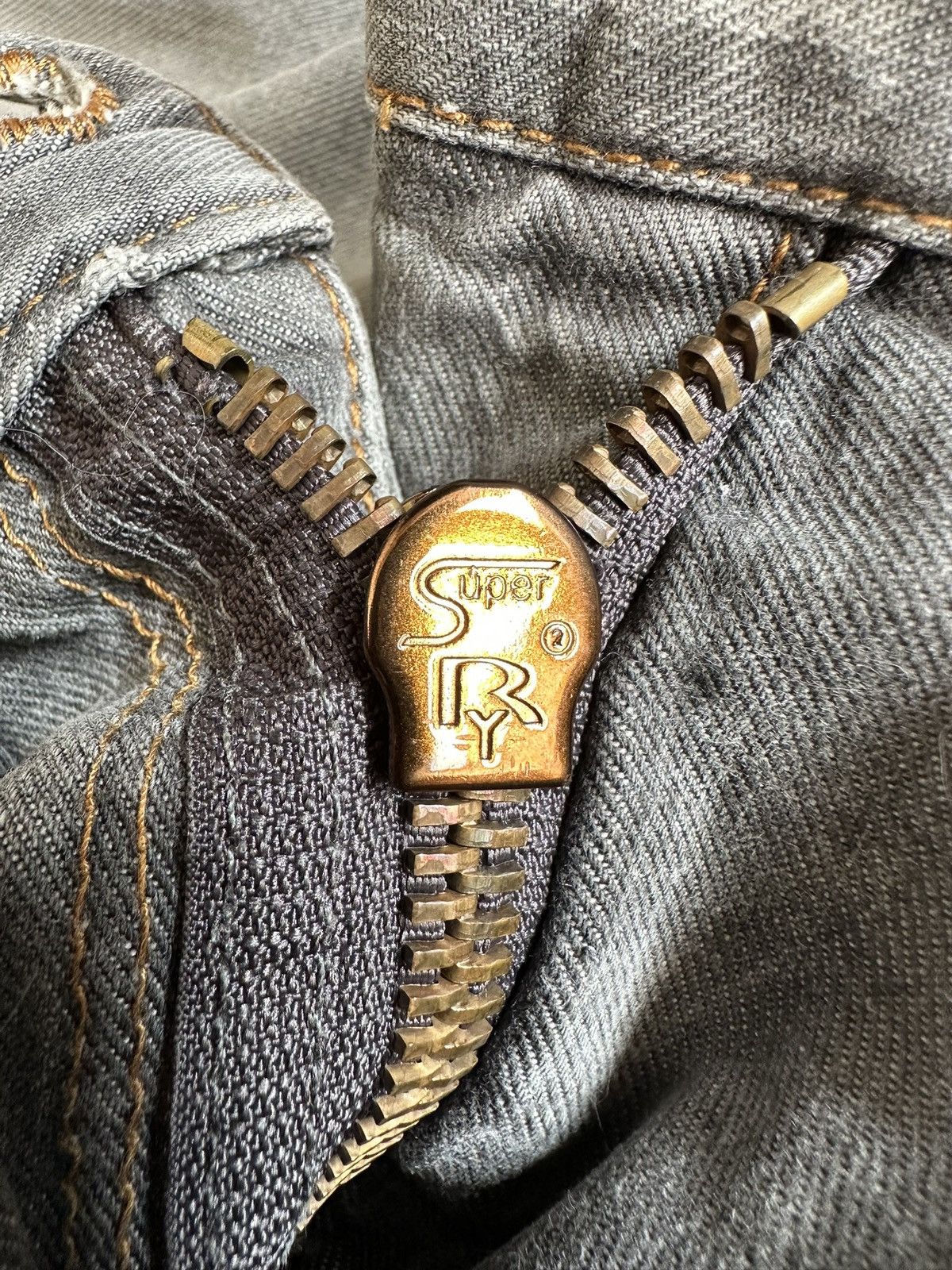 Dolce & Gabbana 00’s VTG Dolce & Gabbana 14 Gold distressed grey dirty jeans Size US 32 / EU 48 - 24 Thumbnail