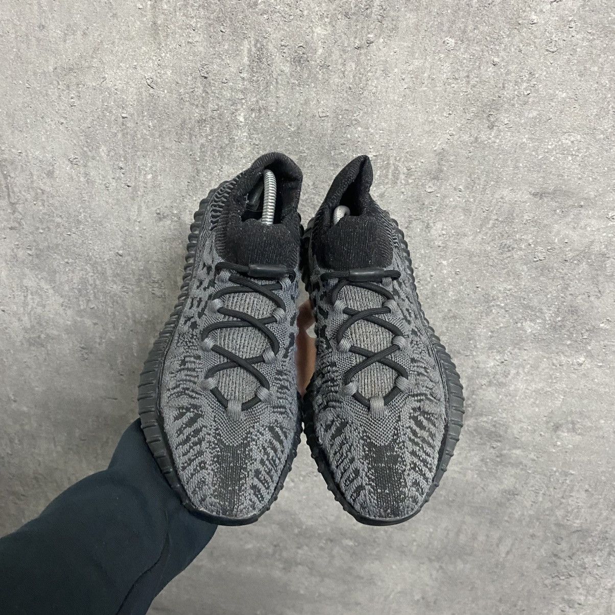 Adidas × Kanye West Adidas Yeezy Boost 350 V2 Sneakers Size US 8 / EU 41 - 3 Thumbnail