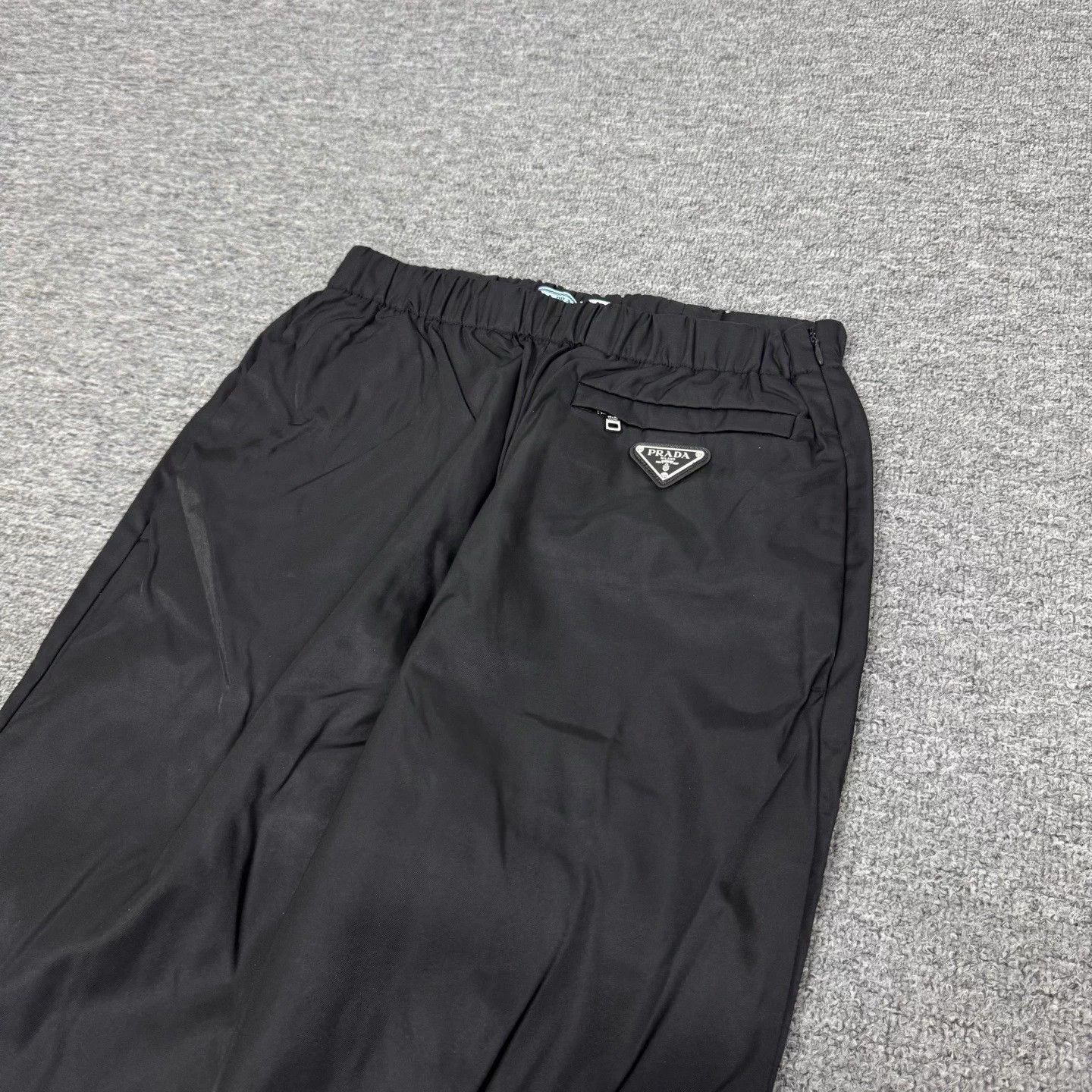 Prada Prada Triangle Logo Zip Hem Recycled Nylon 38 99 New Size US 38 / EU 54 - 3 Thumbnail