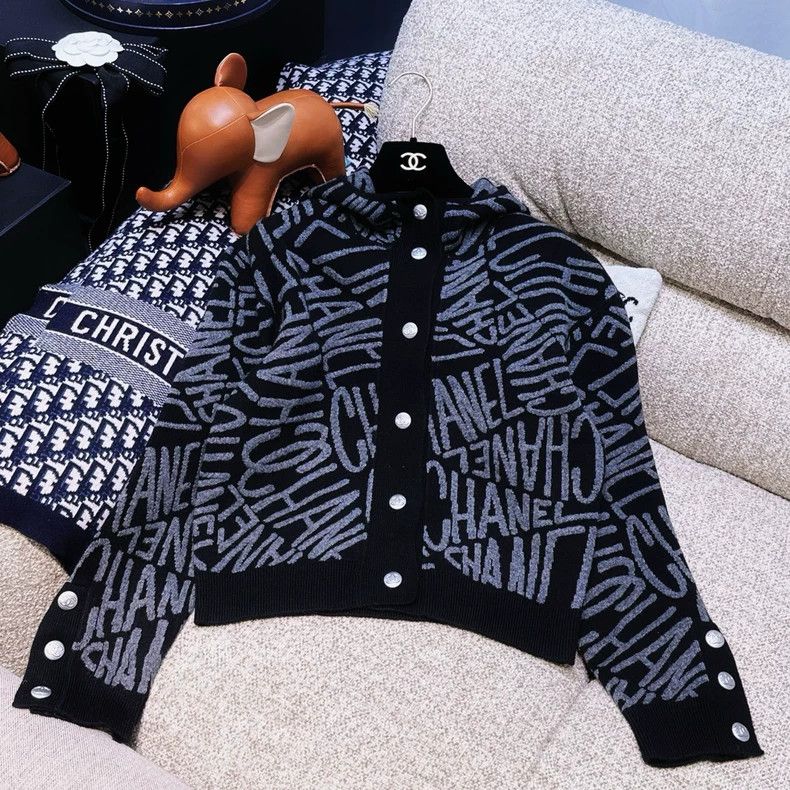 Chanel Chanel 21N Ski Series Gray Letter Logo Black Knitted Hoode Size XXS / US 00 / IT 34 - 1 Thumbnail