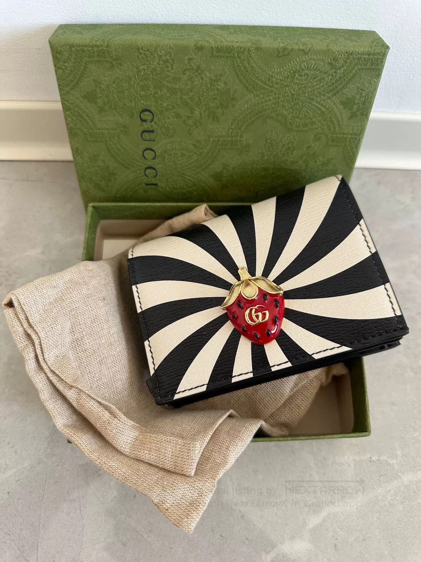 Gucci Gucci Limited Edition Strawberry Card Case. Size ONE SIZE - 1 Thumbnail