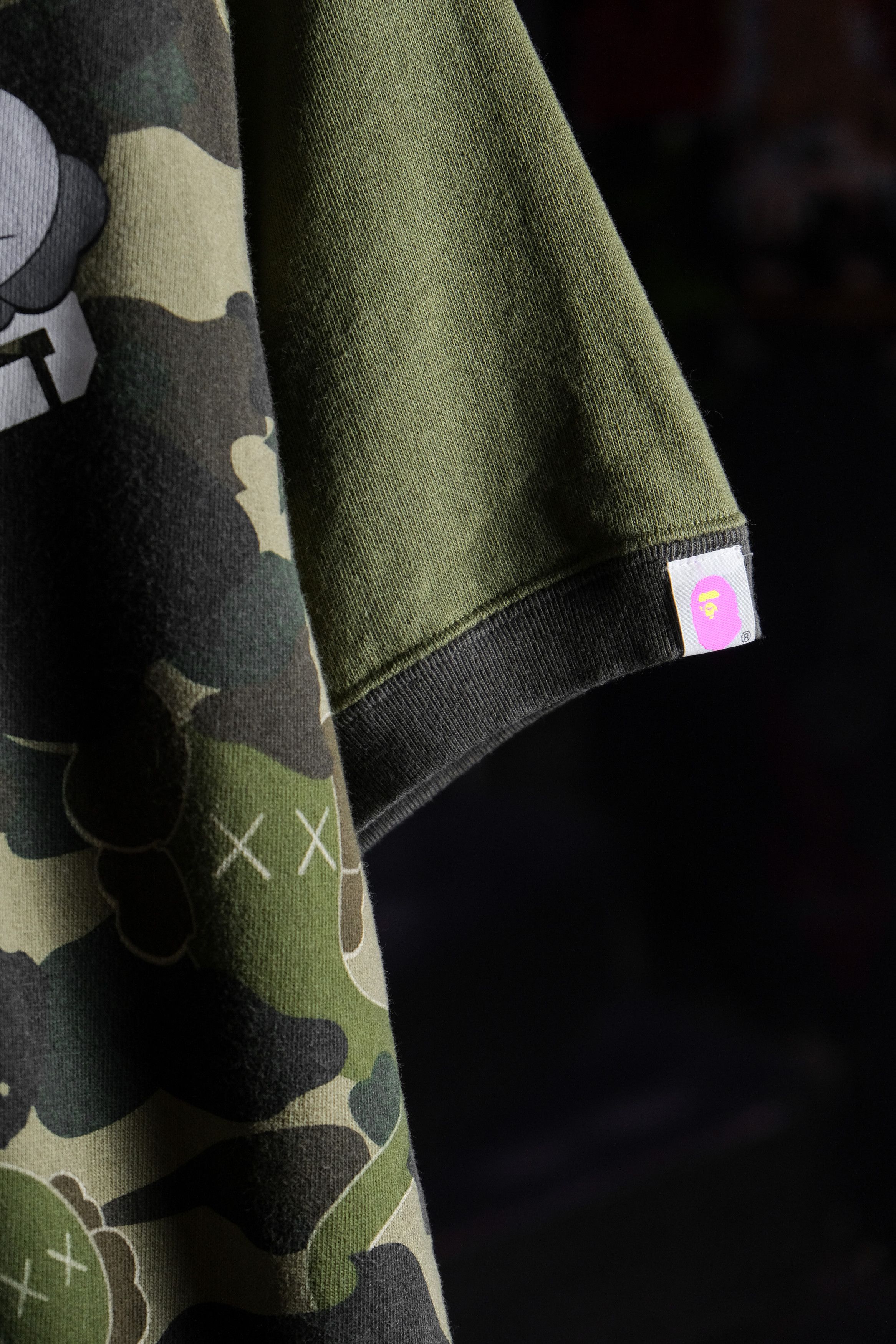 Bape A Bathing Ape BAPE x KAWS Bendy 1st Camo Short Sweatshirt Size M / US 6-8 / IT 42-44 - 4 Thumbnail
