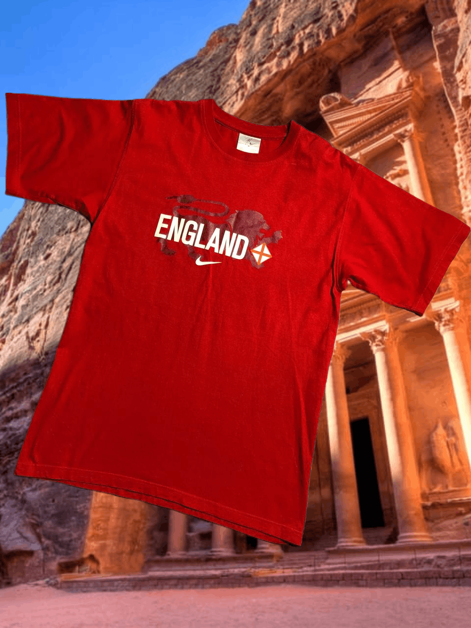Nike Streetwear T-Shirt red Nike big logo ENGLAND Y2K Vintage Size US M / EU 48-50 / 2 - 1 Thumbnail