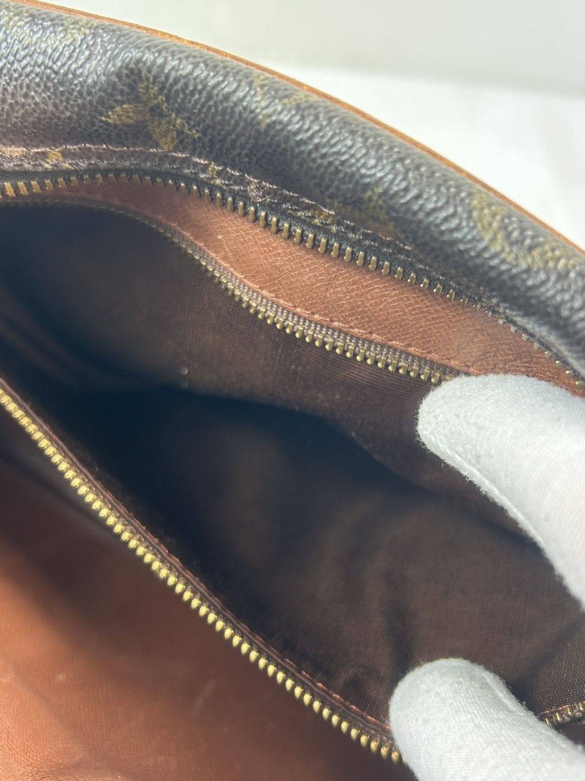Louis Vuitton Louis Vuitton Double Zip Crossbody Bag Size ONE SIZE - 8 Thumbnail