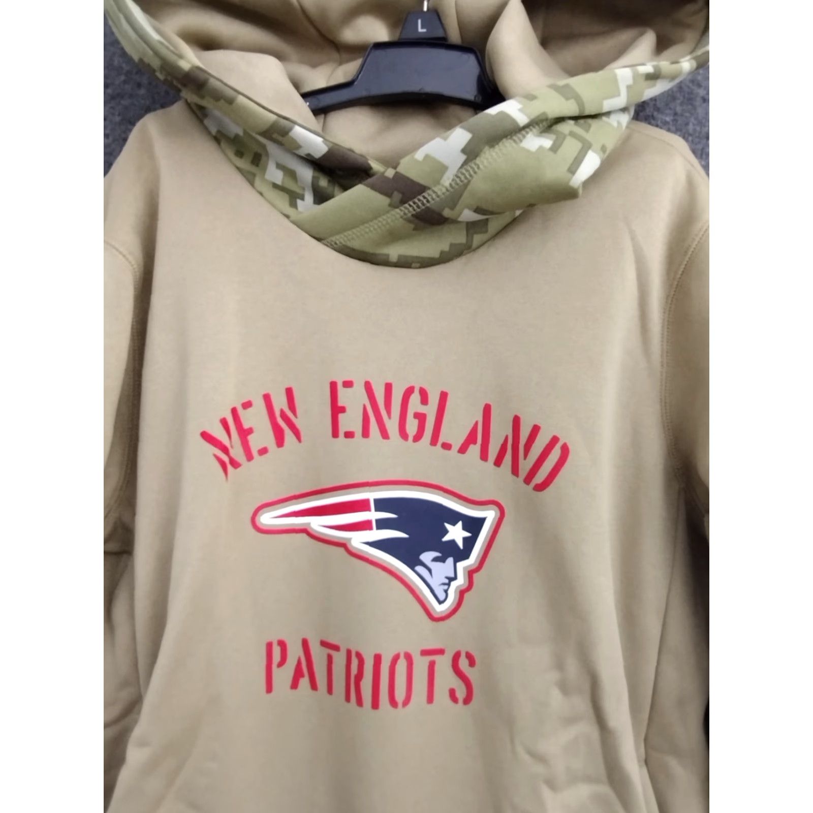 Nike VINTAGE? New England Patriots Nike 2019 Salute To Service Therma Pullover Hoodie Sz S Size US S / EU 44-46 / 1 - 3 Thumbnail