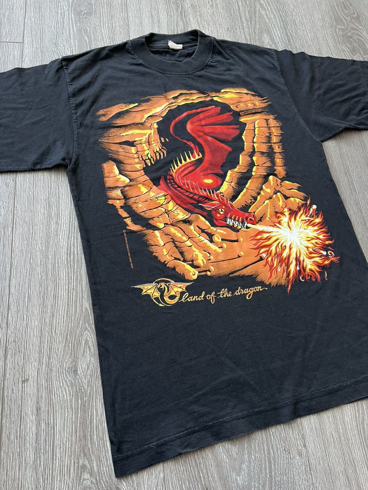 Band Tees Vintage 1992 Land of the Dragon Fantasy T-Shirt Y2K 90s Size US M / EU 48-50 / 2 - 9 Thumbnail
