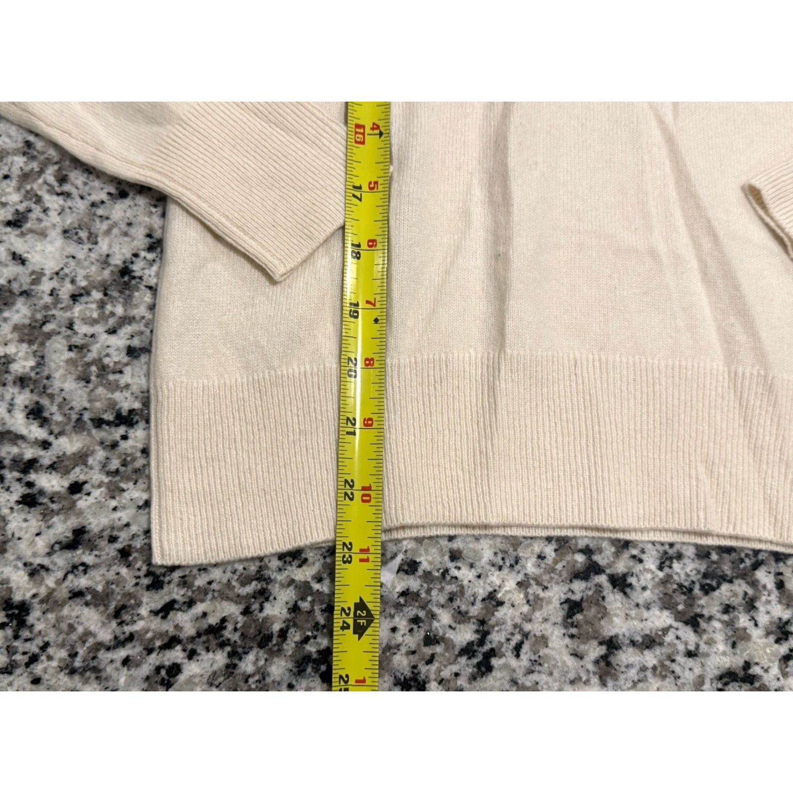 Uniqlo Uniqlo Jumper Cashmere Sweater XS Cream Long Sleeve V-Neck Size 26" / US 2 / IT 38 - 3 Thumbnail