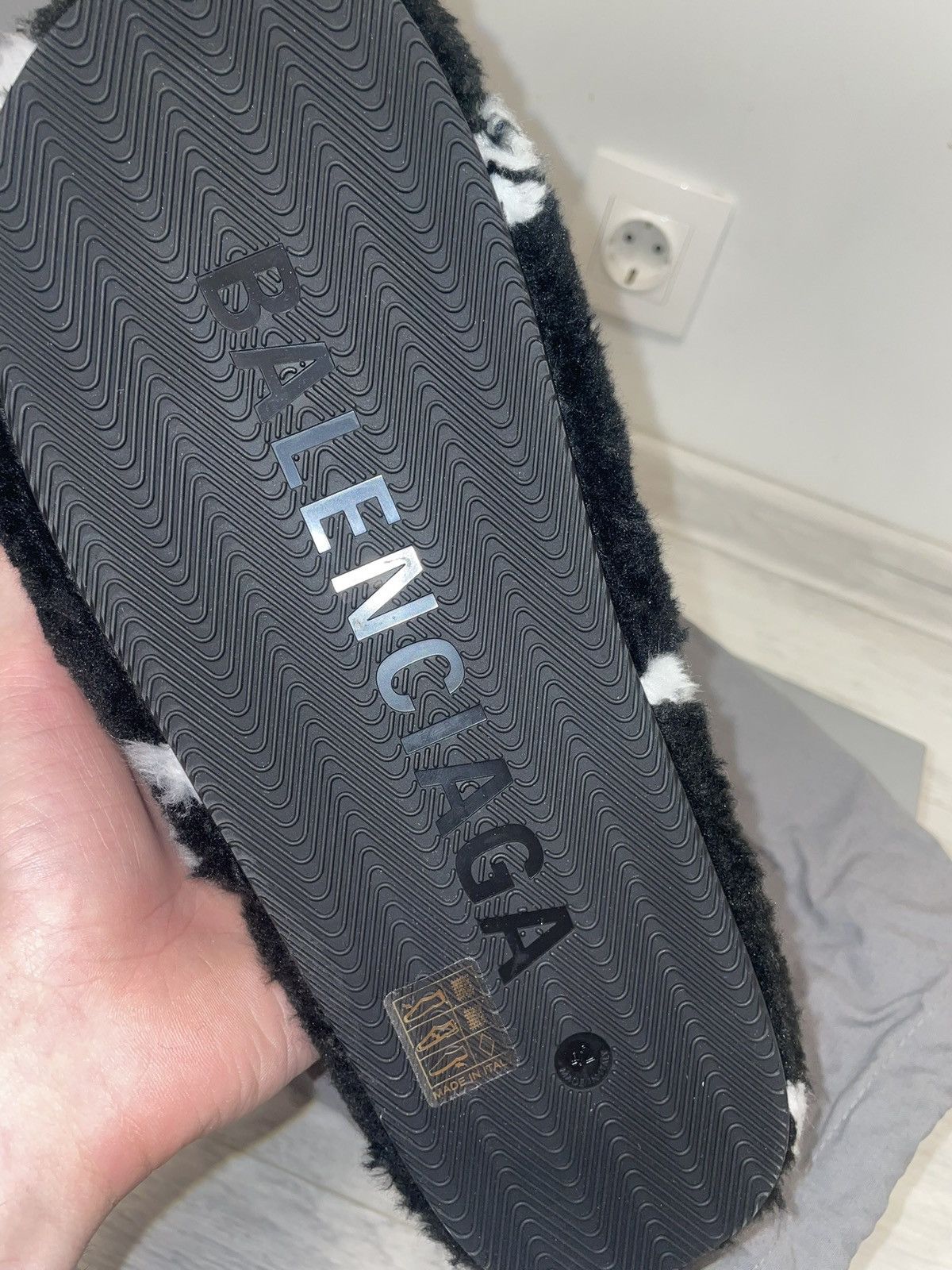 Balenciaga Balenciaga furry slides logo allover Size US 9 / EU 42 - 5 Thumbnail