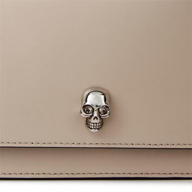 Alexander McQueen o1g2r1mq0824 Size: OS / Small Skull Bag in Camel Size ONE SIZE - 3 Thumbnail