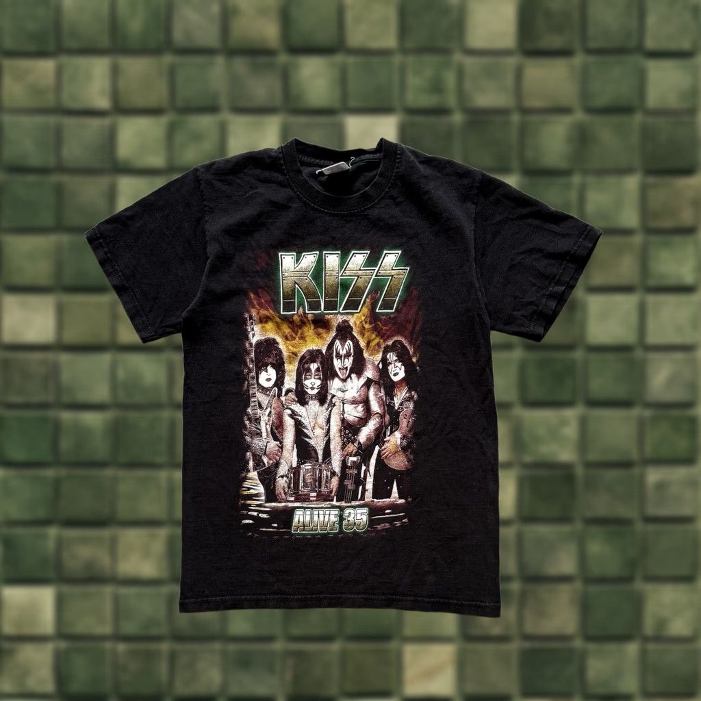 Fruit Of The Loom Kiss Alive 35 Band T-shirt S Small Rock Tee Mens Short Sleeve Black Rock Music Band Theme 80s 90s Vintage? Size US S / EU 44-46 / 1 - 1 Thumbnail