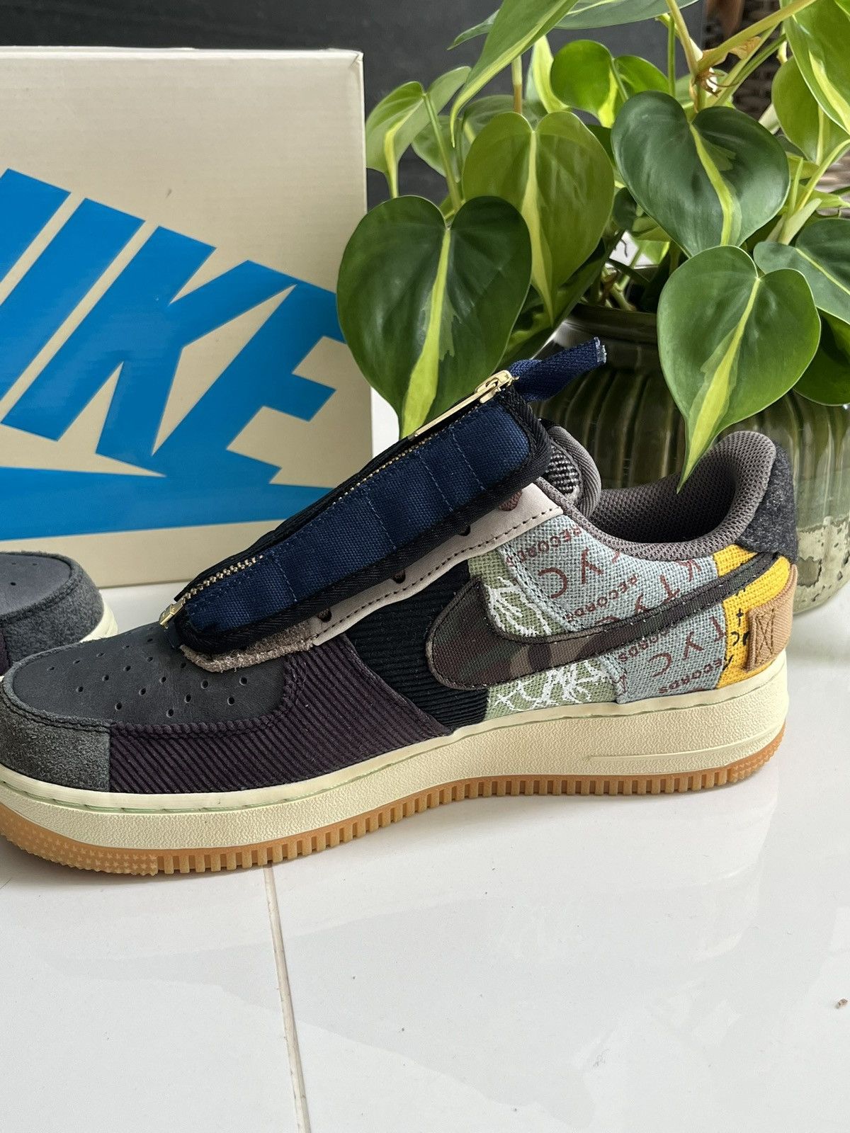 Nike × Travis Scott Nike Air Force 1 Low Travis Scott Cactus Jack Size US 8 / EU 41 - 9 Thumbnail
