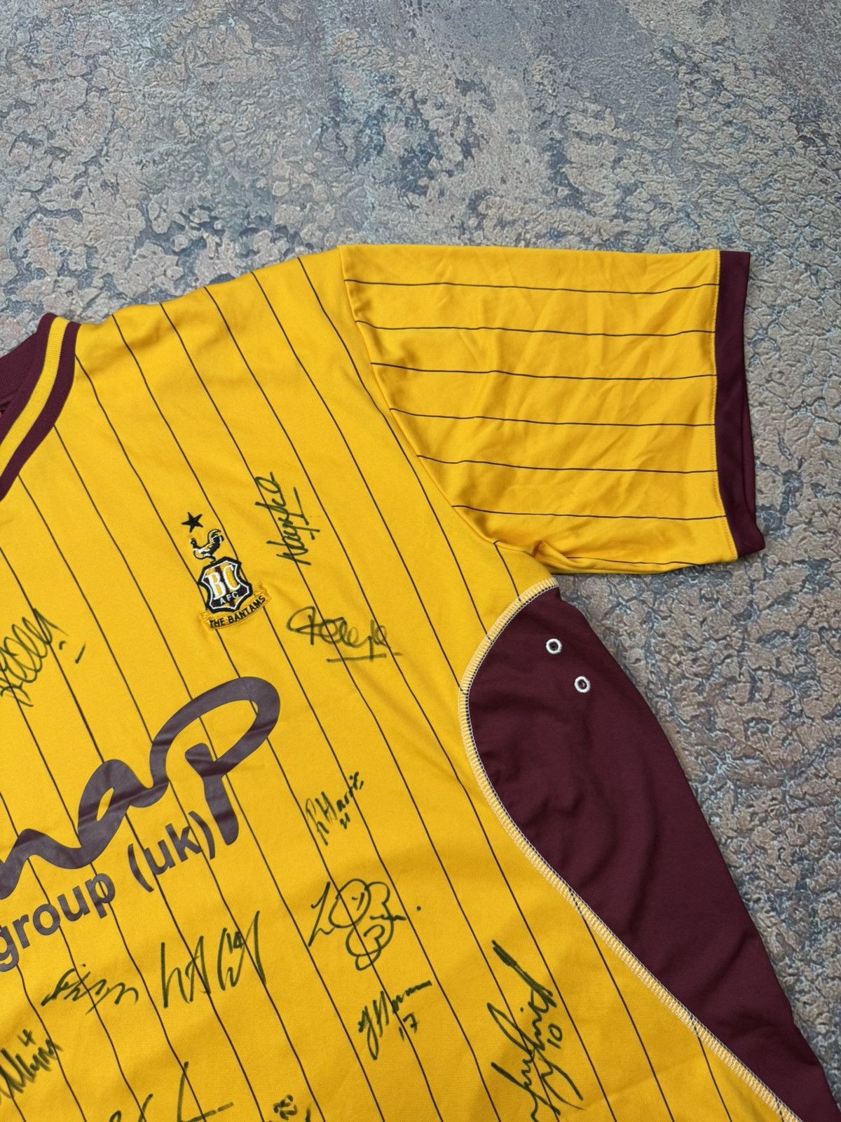 Nike Bradford City Home 2010s Football Shirt Soccer Jersey size L Size US L / EU 52-54 / 3 - 7 Thumbnail