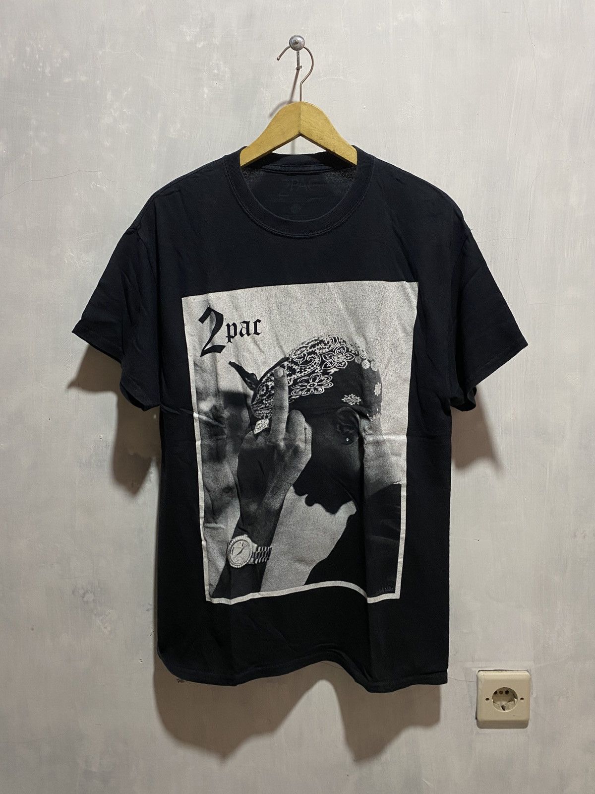 Band Tees 2pac - tupac middle finger mike miller tshirt Size US M / EU 48-50 / 2 - 1 Thumbnail